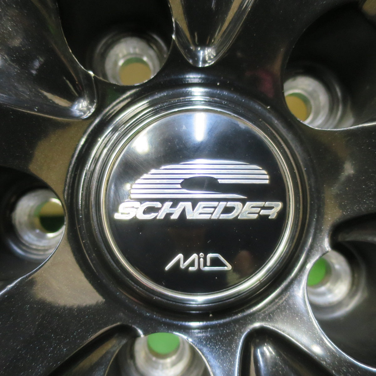 キレイ★スタッドレス 215/60R17 ピレリ アイスアシンメトリコ プラス SCHNEIDER MiD シュナイダー 17インチ PCD114.3/5H★5081803イス