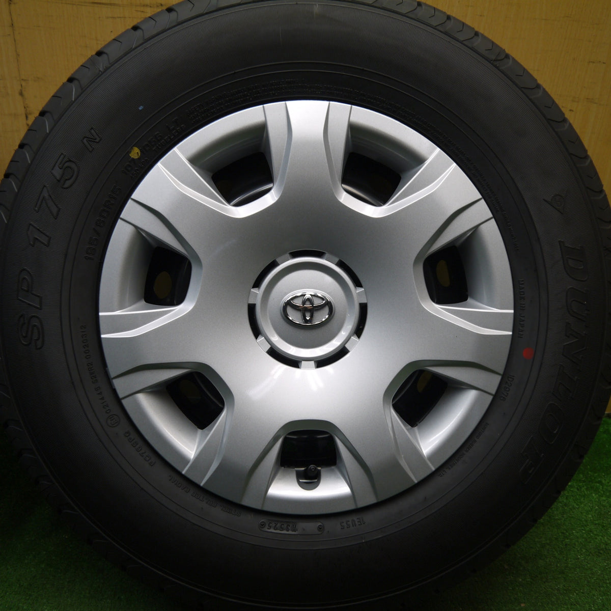 新車外し!25年★トヨタ 200系 ハイエース 純正 スチール 195/80R15 107/105S ダンロップ SP175N 15インチ PCD139.7/6H★6021005Hノ