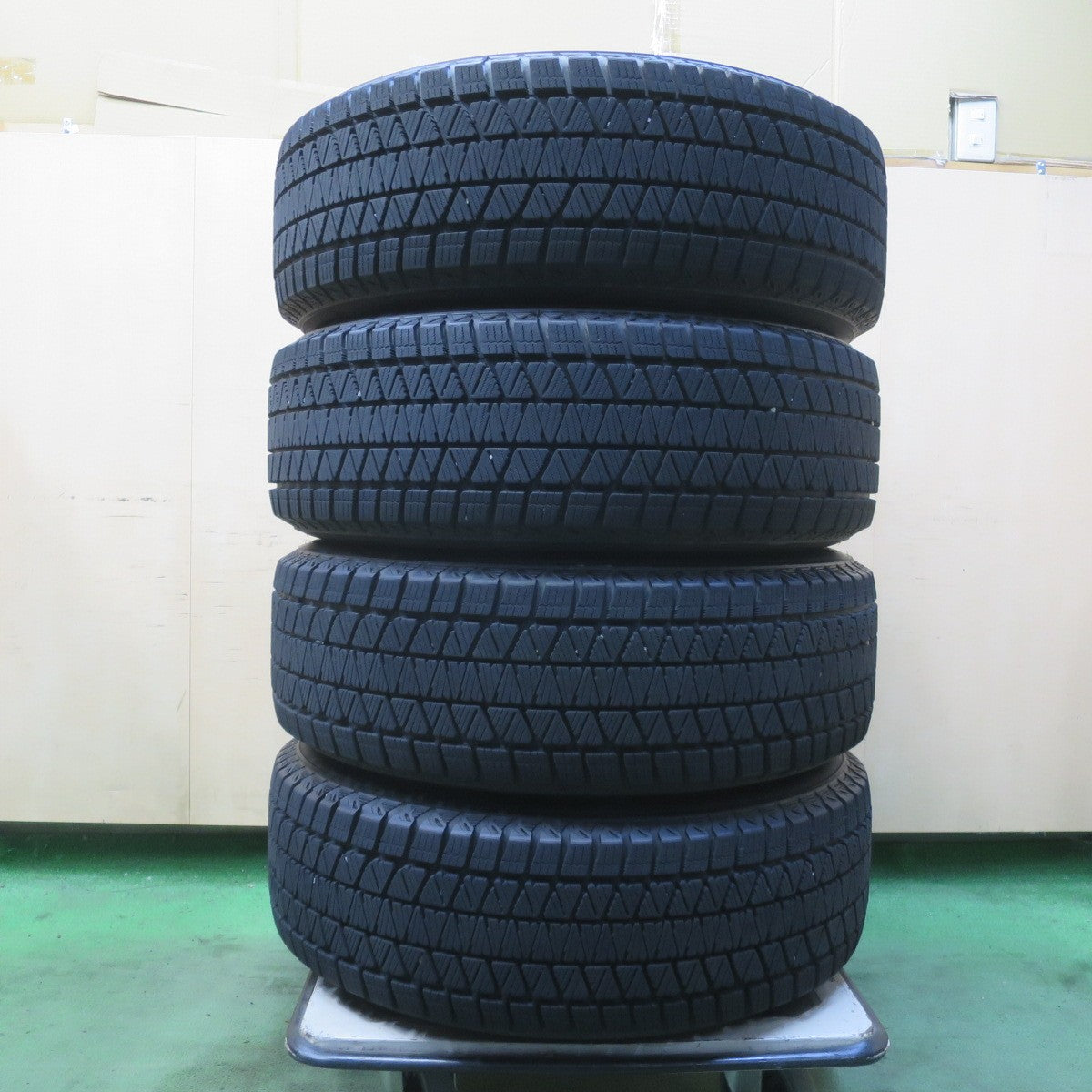 バリ溝!22年!キレイ!9.5分★スタッドレス 225/65R17 ブリヂストン ブリザック DM-V3 STRANGER ストレンジャー 17インチ PCD114.3/5H★6041502イス