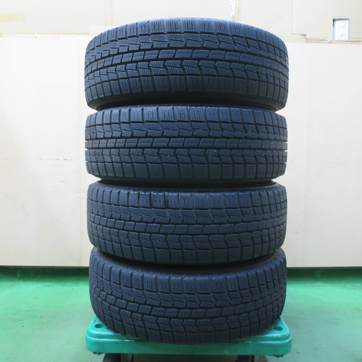 バリ溝!9.5分以上★インプレッサ 等 205/60R16 スタッドレス オートバックス ノーストレック N3i Exceeder エクシーダー 16インチ PCD100/5H★5061101イス