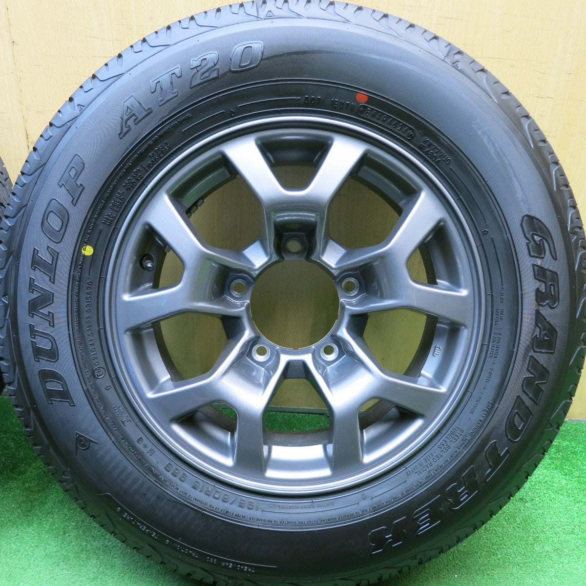 新車外し!24年★スズキ JB74 W ジムニー シエラ 純正 195/80R15 ダンロップ AT20 グラントレック 15インチ PCD139.7/5H★5051801HAノ
