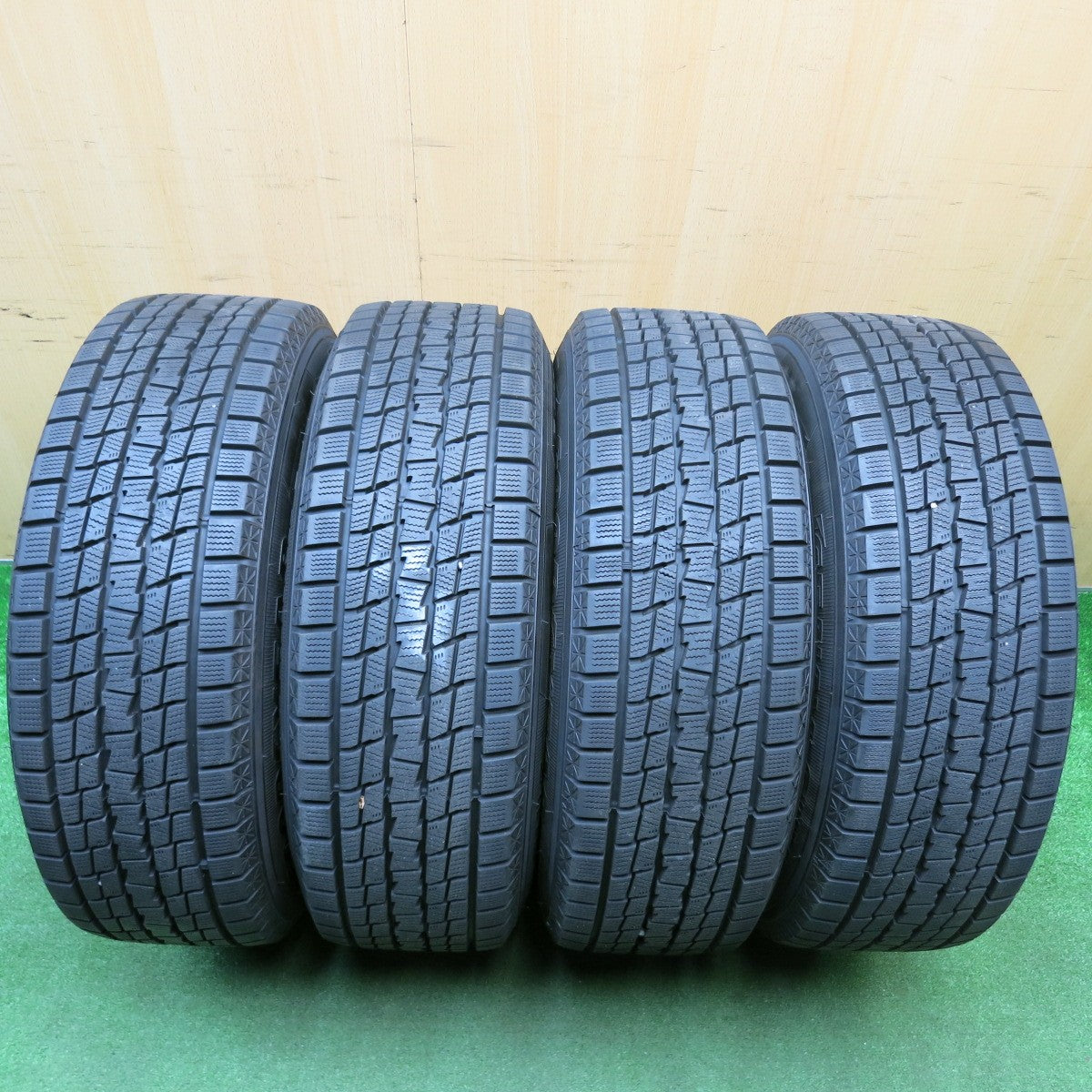 バリ溝!21年!キレイ!9.5分以上★スタッドレス 225/65R17 グッドイヤー アイスナビ SUV SCHNEIDER MiD シュナイダー 17インチ PCD114.3/5H★5121414HAス