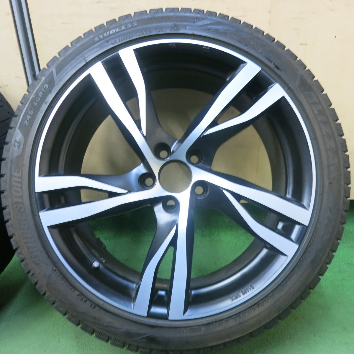 キレイ!21年★ボルボ 等 MAK STOCKHOLM 245/40R19 スタッドレス ブリヂストン ブリザック VRX3 ストックホルム 19インチ PCD108/5H★5100402SKス