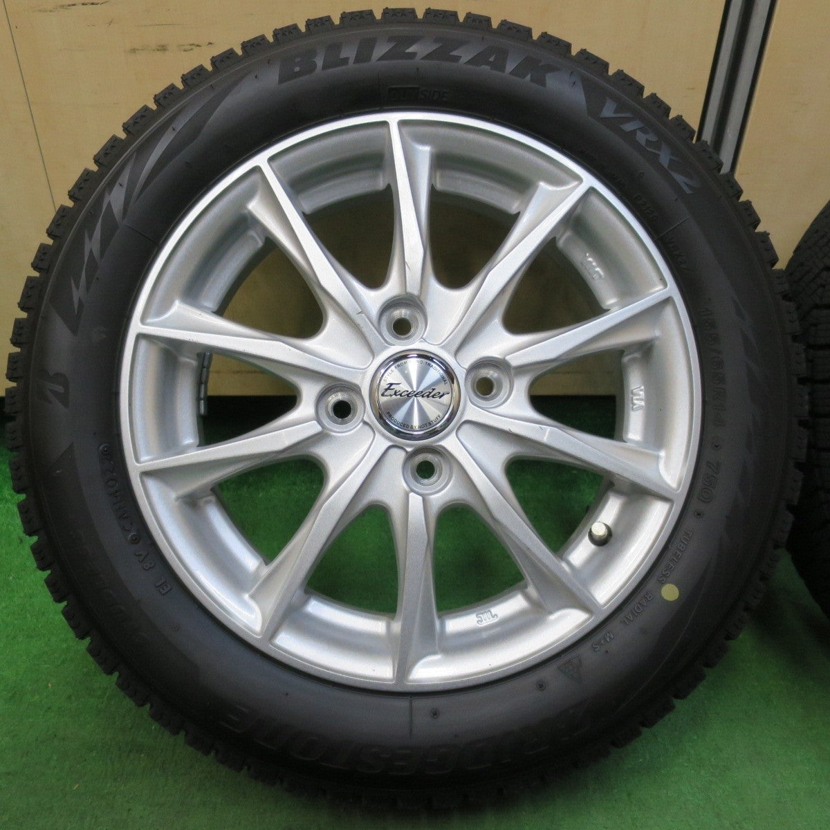 バリ溝!22年!9.5分以上★スタッドレス 155/65R14 ブリヂストン ブリザック VRX2 Exceeder エクシーダー 14インチ PCD100/4H★4113011イス