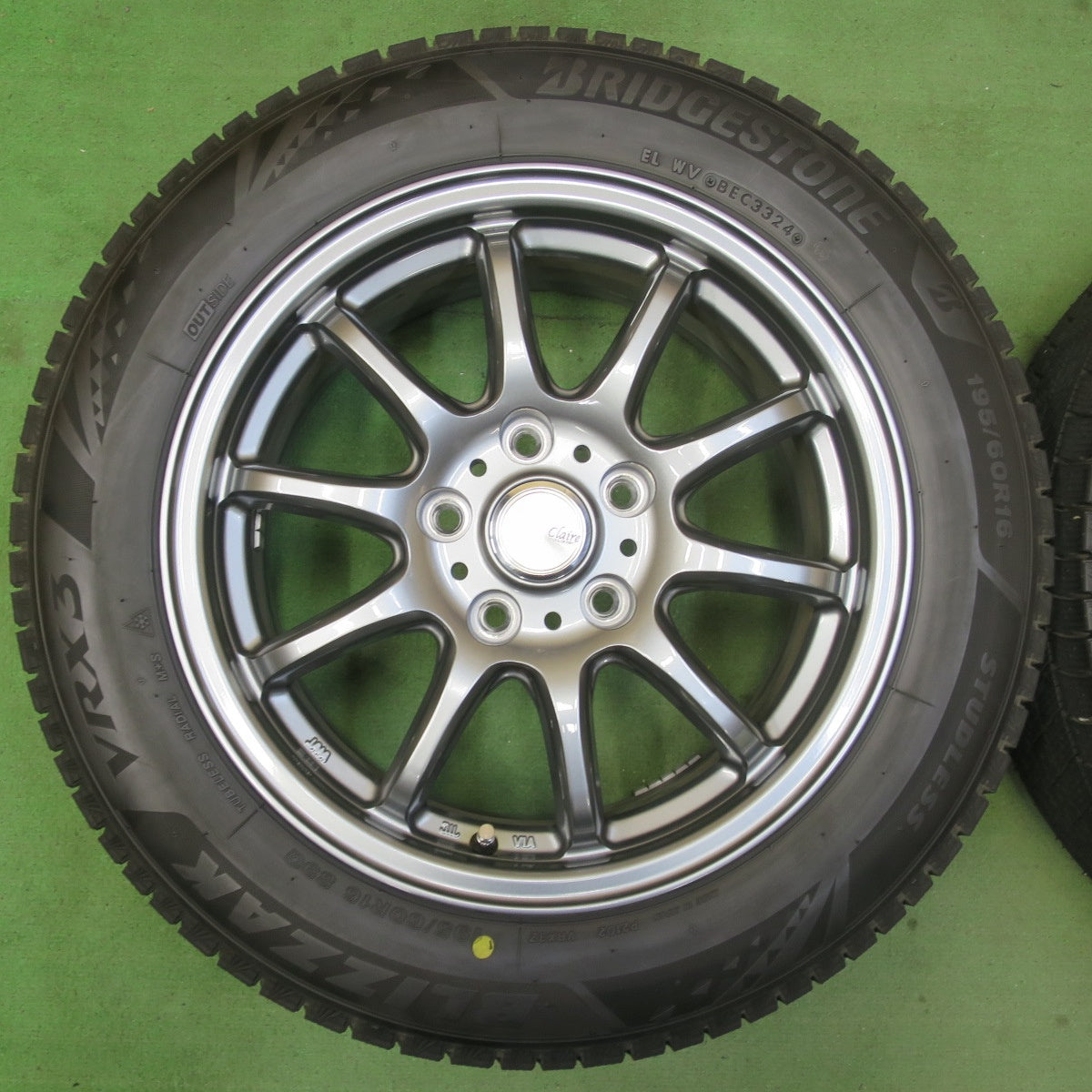 バリ溝!24年!キレイ!ほぼ10分★スタッドレス 195/60R16 ブリヂストン ブリザック VRX3 Claire ZT10 クレール 16インチ PCD114.3/5H★5061801イス