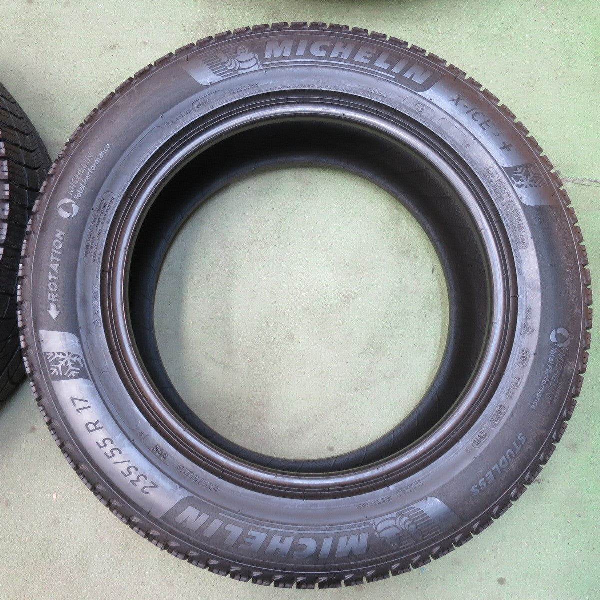 未使用★スタッドレス 235/55R17 ミシュラン X-ICE3+ タイヤ 17インチ ボルボ V60 XC60 BMW 5シリーズ 等★6052308イスタ