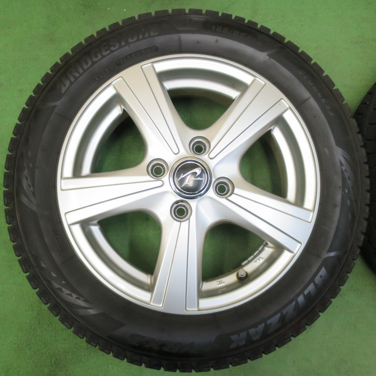 バリ溝!22年!キレイ!8.5分★スタッドレス 155/65R14 ブリヂストン ブリザック VRX3 Treffer トレファー 14インチ PCD100/4H★4123019イス