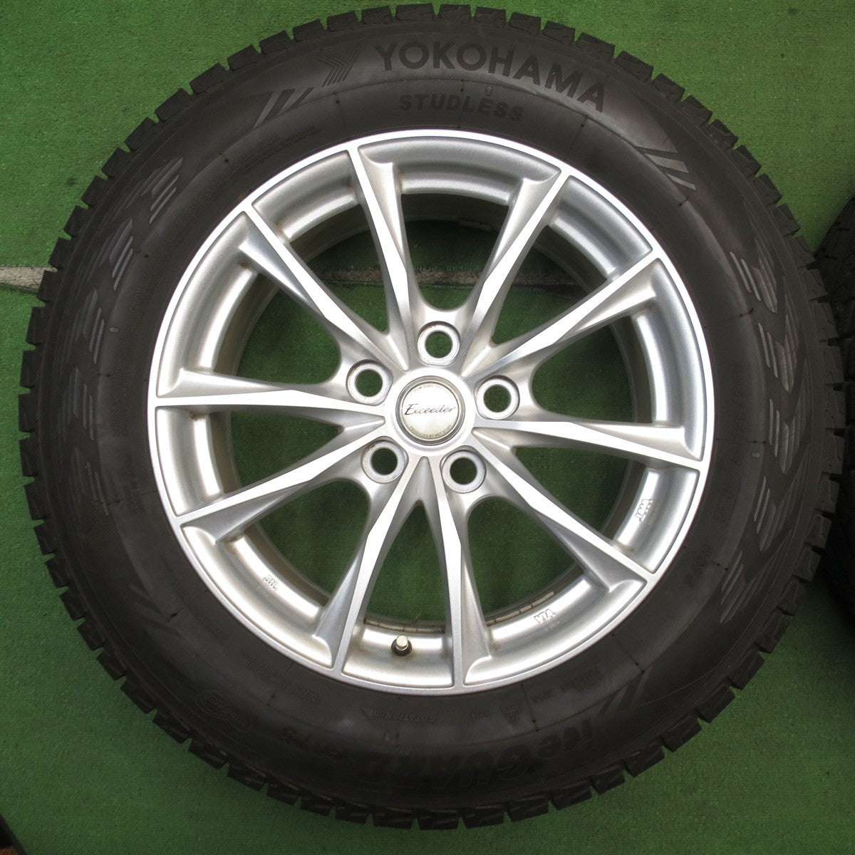 バリ溝!23年!キレイ!9.5分★40系 アルファード ヴェルファイア 等 225/65R17 スタッドレス ヨコハマ アイスガード G075 Exceeder エクシーダー PCD120/5H★5070403NJス