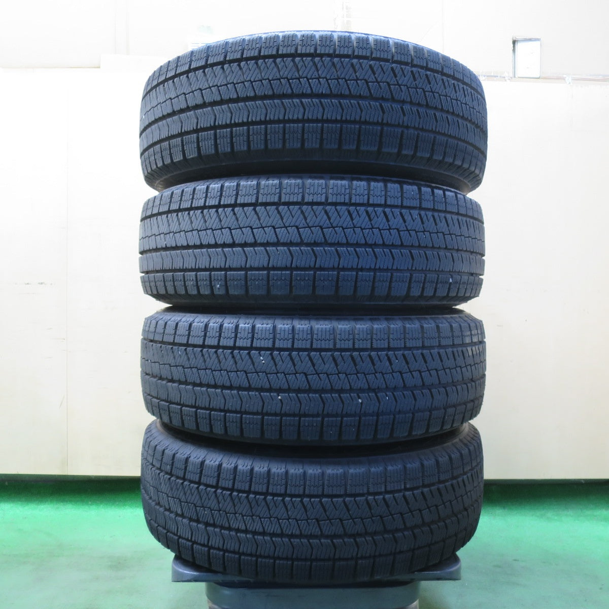バリ溝!24年!キレイ!ほぼ10分★プリウス 等 195/65R15 スタッドレス ブリヂストン ブリザック VRX2 SCHNEIDER シュナイダー 15インチ PCD100/5H★5111506イス