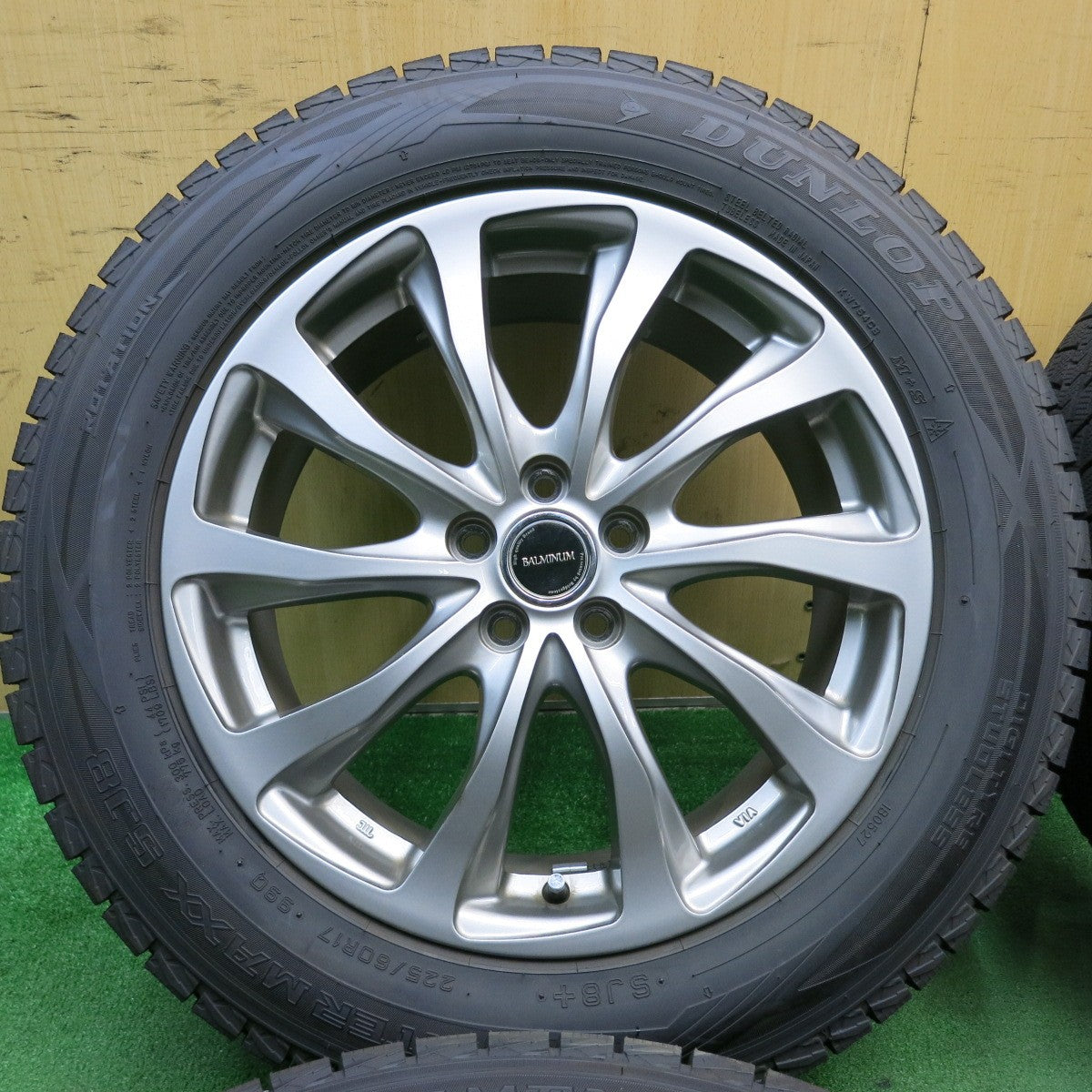 超バリ溝!24年!キレイ!9.5分以上★XV フォレスター 等 225/60R17 スタッドレス ダンロップ ウインターマックス SJ8 SJ8+ BALMINUM バルミナ 17インチ PCD100/5H★5051603AKス
