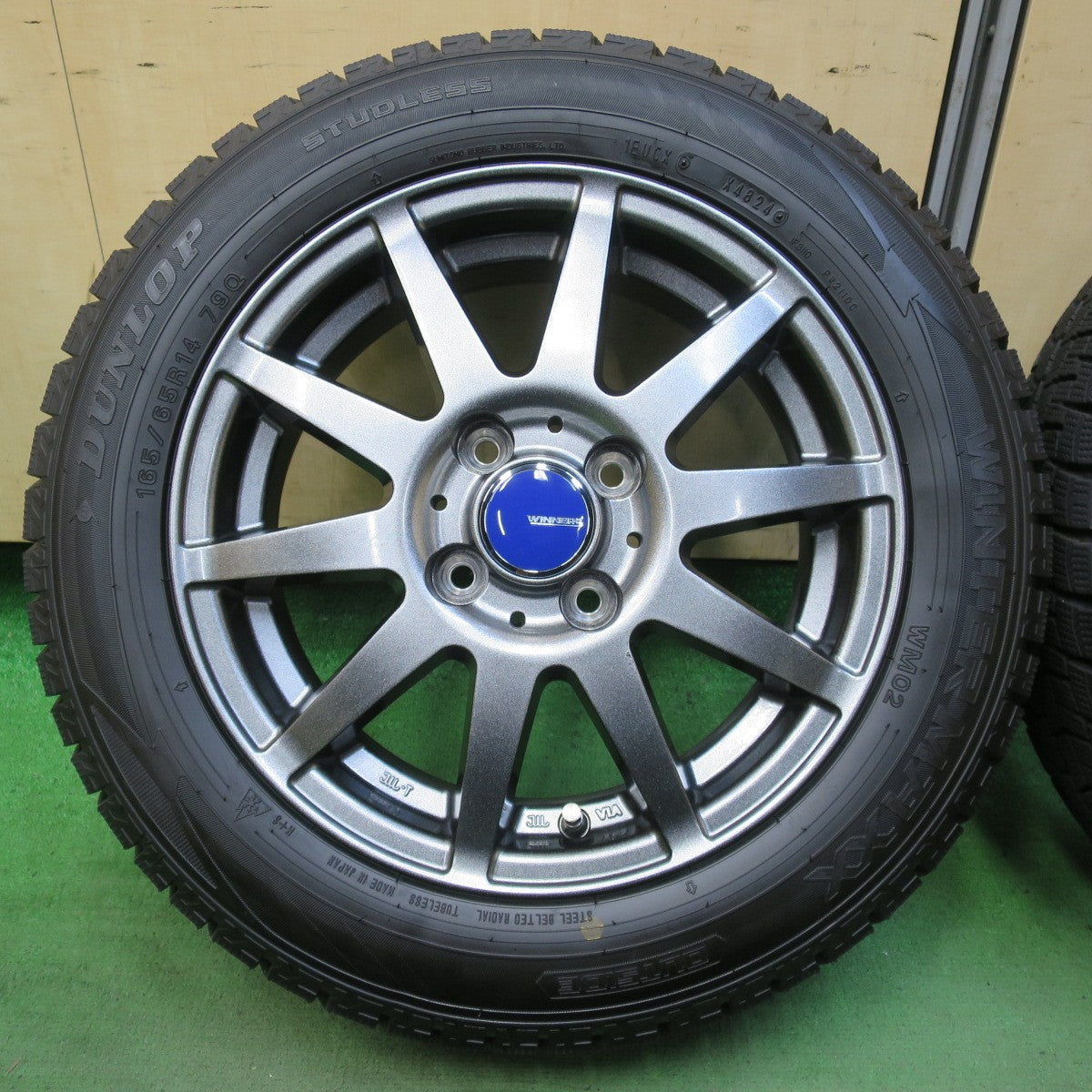 バリ溝!24年!キレイ!ほぼ10分★スタッドレス 165/65R14 ダンロップ ウインターマックス WM02 WINNERS ウィナーズ タンク ルーミー パッソ 等 PCD100/4H★5092901イス