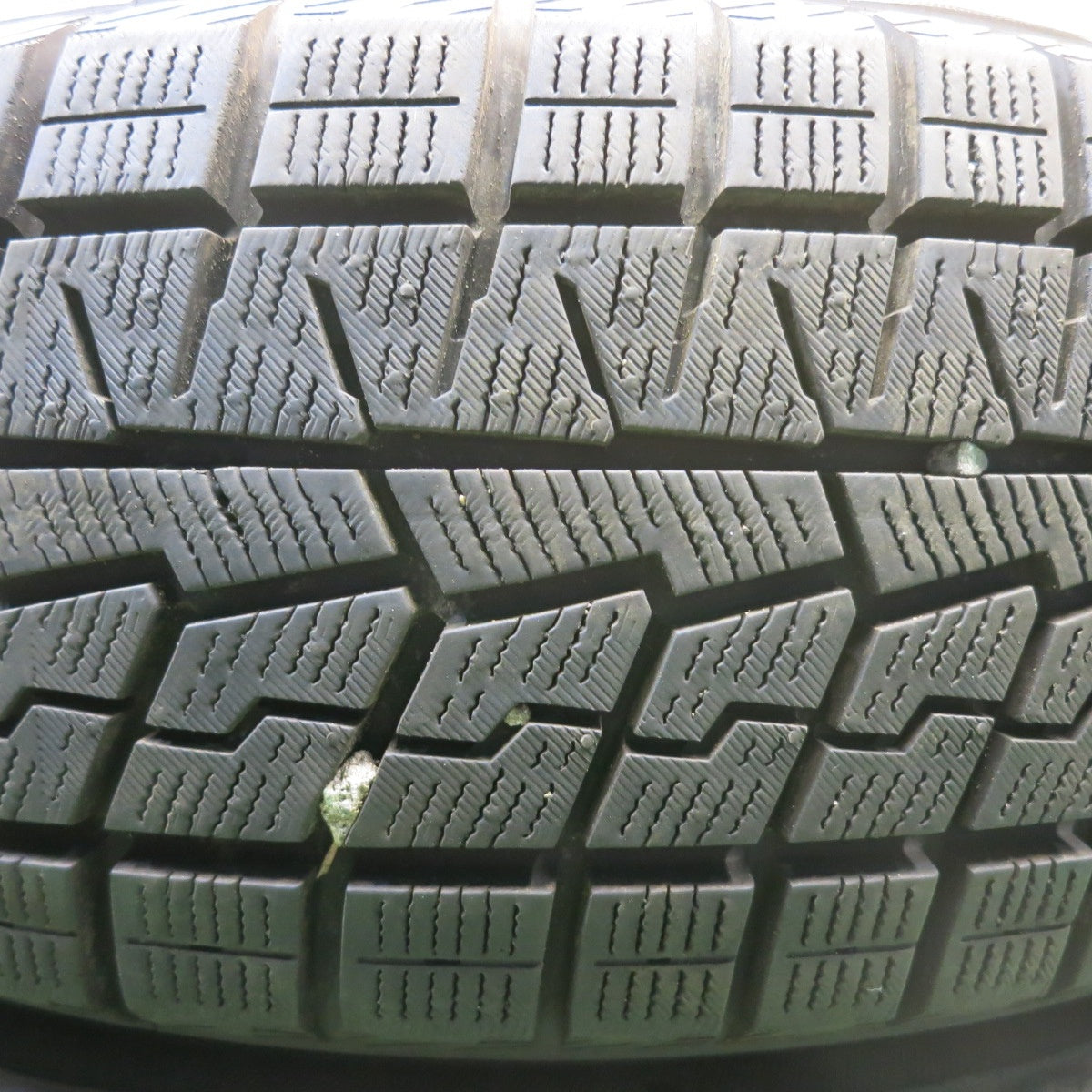 バリ溝!25年!ほぼ10分◎スタッドレス 185/60R15 ヨコハマ アイスガード iG70 タイヤ 15インチ シエンタ アクア フィット シャトル フリード 等◎6101509HAスタ