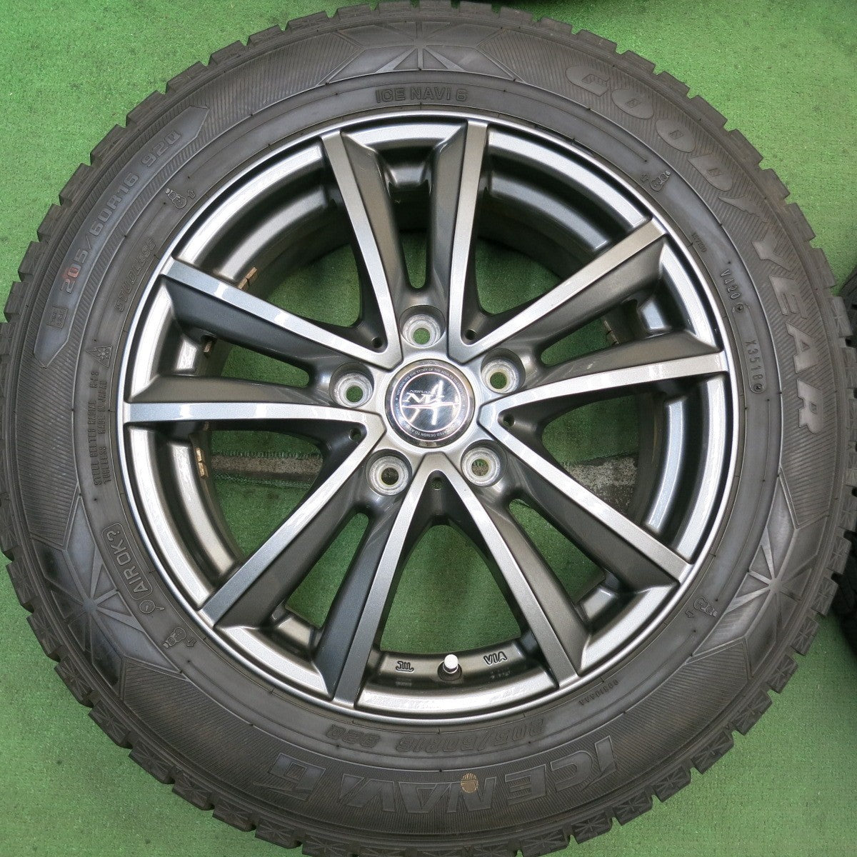 バリ溝!キレイ!8.5分★スタッドレス 205/60R16 グッドイヤー アイスナビ6 NIRVANA NV ニルバーナ ニルヴァーナ 16インチ PCD114.3/5H★5081011HAス