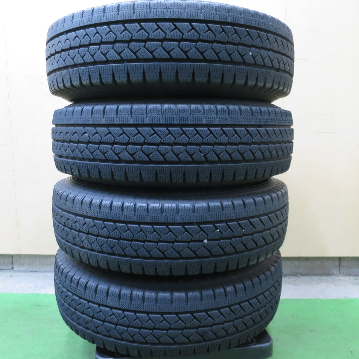 バリ溝!キレイ!9分★LMG LEHRMEISTER GEAR 195/80R15 107/105L スタッドレス ブリヂストン ブリザック VL1 レアマイスター ギア 15インチ PCD139.7/6H★6021602ナス