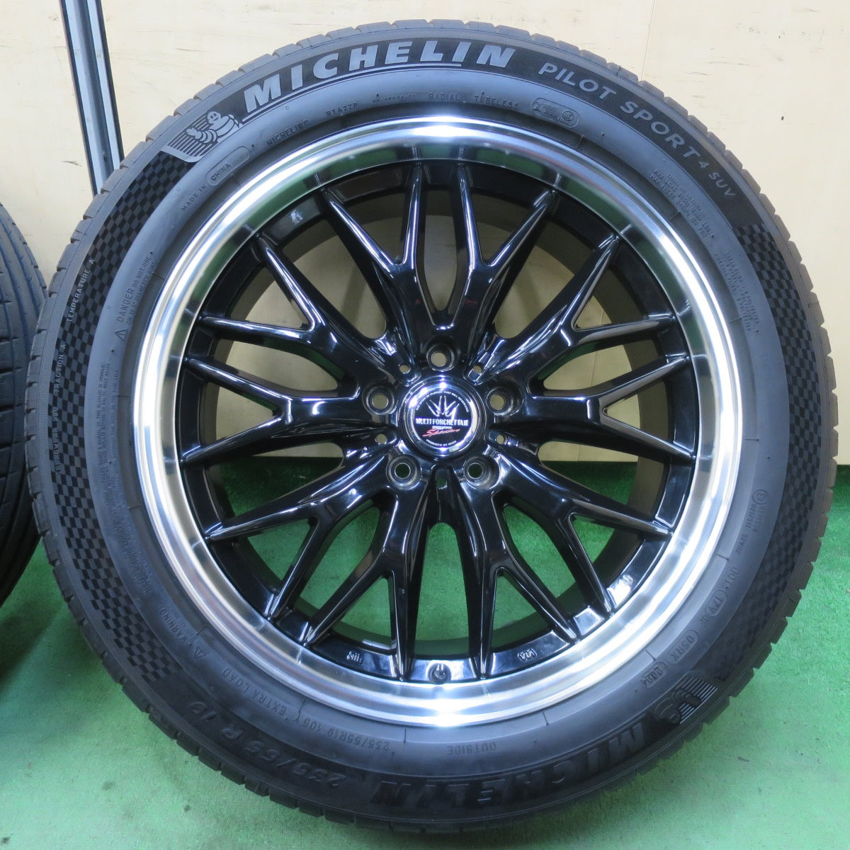 バリ溝!24年!キレイ!9.5分★LOXARNY MULTI FORCHETTA2 SP Spector 235/55R19 ミシュラン パイロット スポーツ4 SUV ロクサーニ マルチフォルケッタ SPスペクター PCD114.3/5H★5061501イノ
