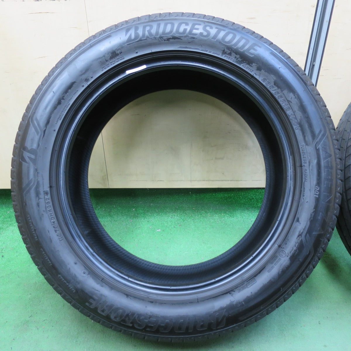 バリ溝!24年!9.5分★235/55R18 ブリヂストン アレンザ 001 タイヤ 18インチ ハリアー RAV4 NX RX CX-5 CX-8 エクストレイル 等★5042809イノタ