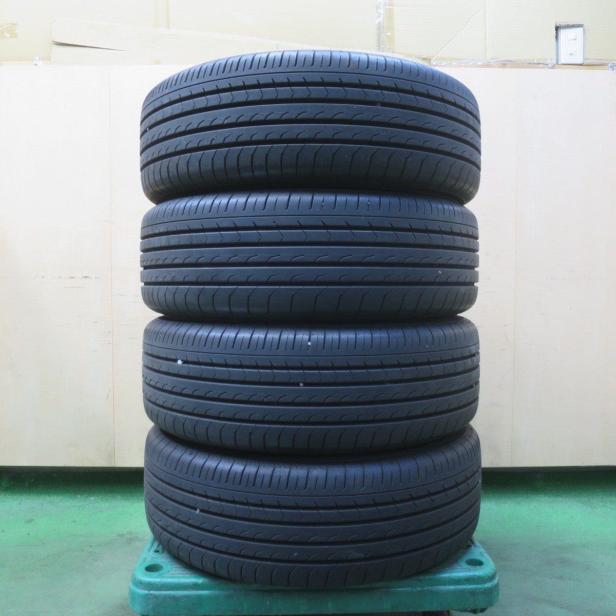 バリ溝!24年!9.5分★日産 C26 セレナ 純正 195/60R16 ヨコハマ BluEarth-RV RV03 16インチ ブルーアース PCD114.3/5H★6040902イノ