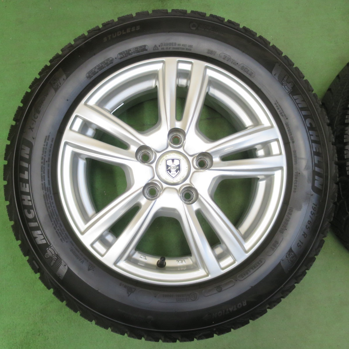 超バリ溝!21年!ほぼ10分★スタッドレス 195/65R15 ミシュラン X-ICE SNOW JOKER ジョーカー 15インチ PCD114.3/5H★5043006イス