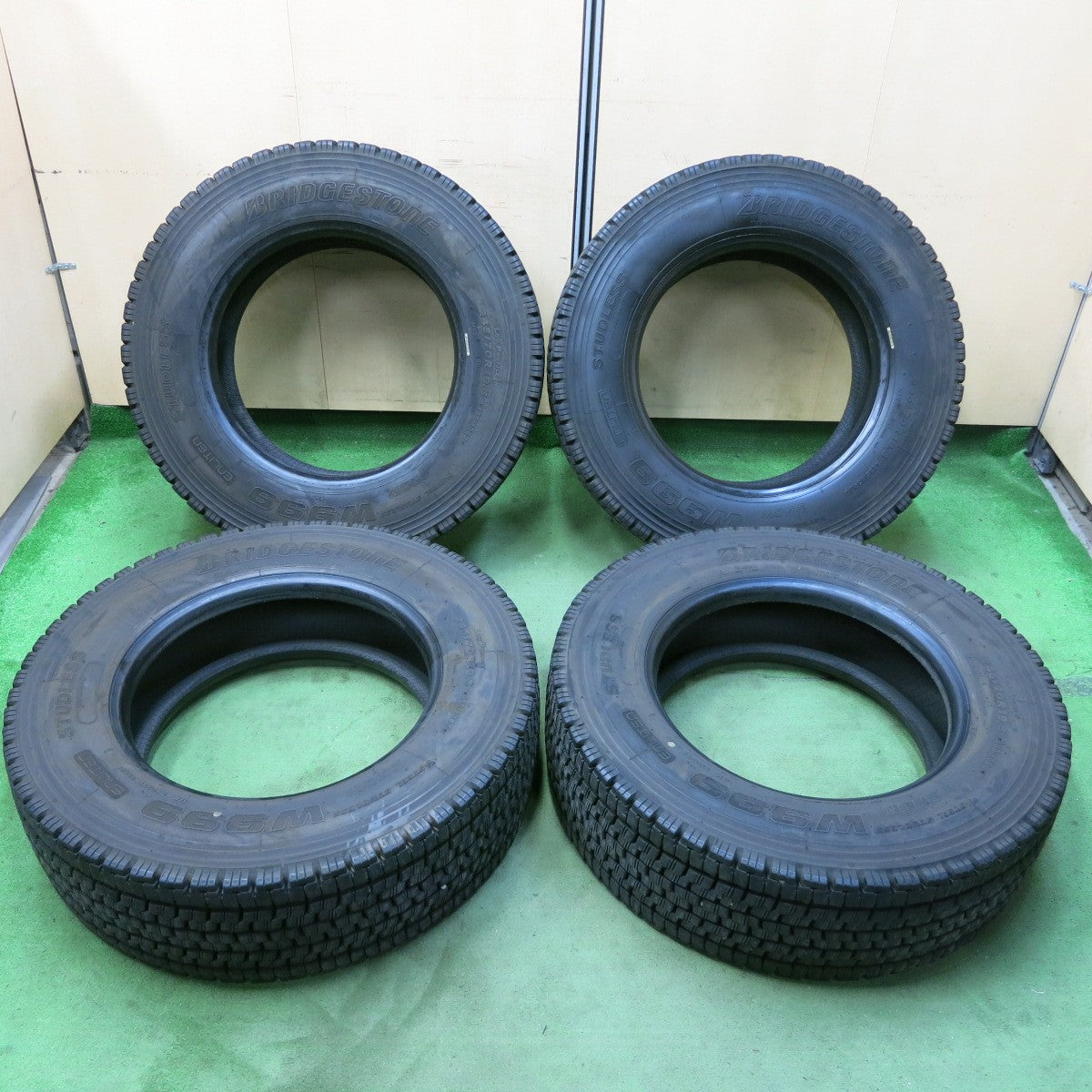 バリ溝!24年!9.5分★トラック タイヤ 245/70R19.5 136/134J スタッドレス ブリヂストン W999 19.5インチ★5053003ナスタ