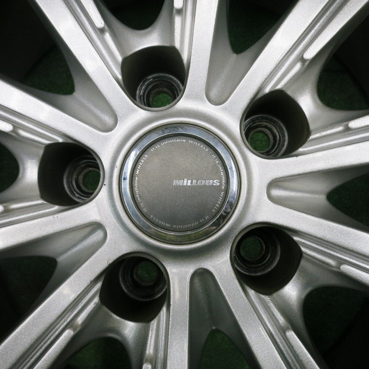 キレイ★スタッドレス 225/65R17 トーヨー ウインター トランパス MK4α MiLLOUS ミルアス 17インチ PCD114.3/5H★4101105NJス