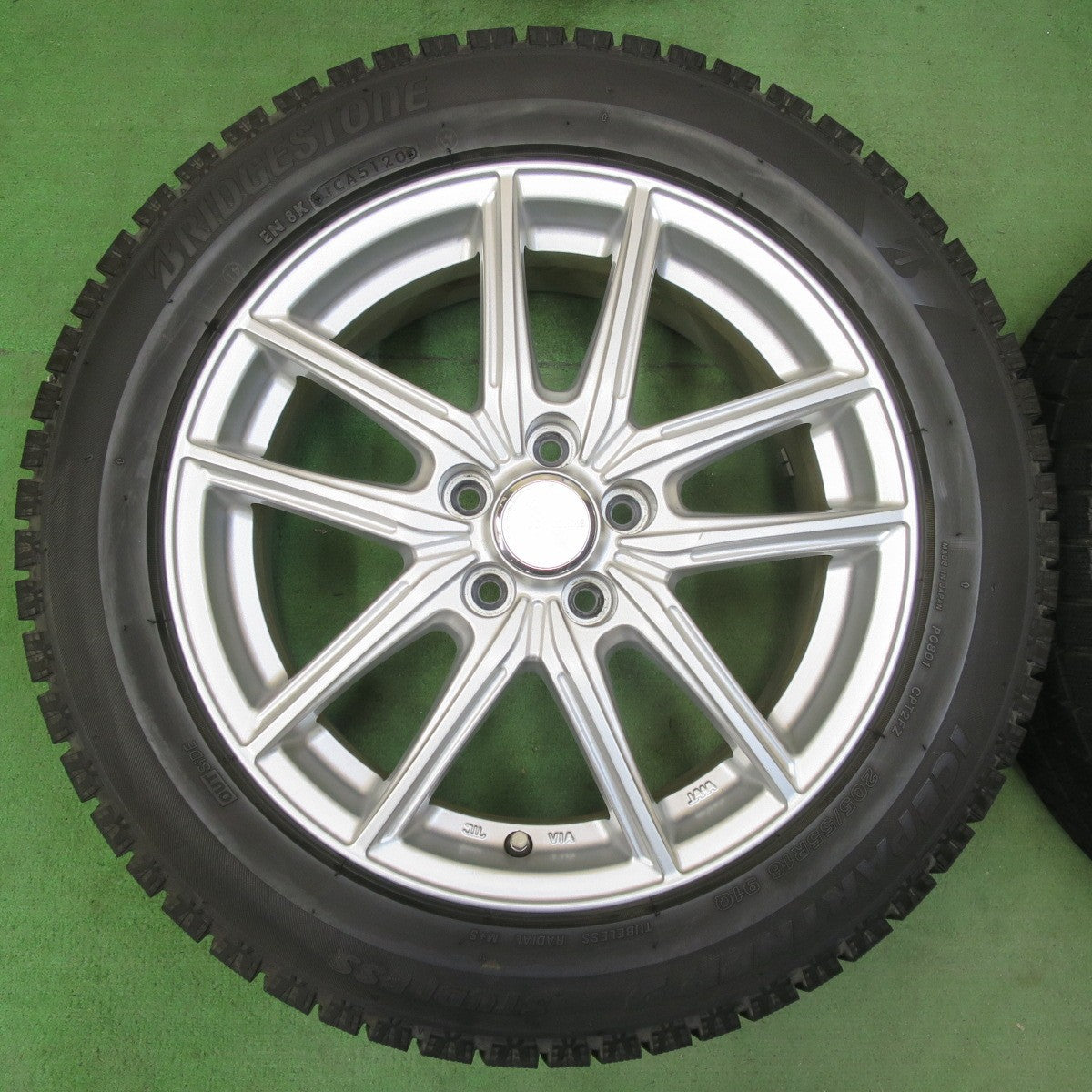 バリ溝!キレイ!8.5分★インプレッサ 等 205/55R16 スタッドレス ブリヂストン アイスパートナー2 ECO FORME エコフォルム 16インチ PCD100/5H★5042911イス