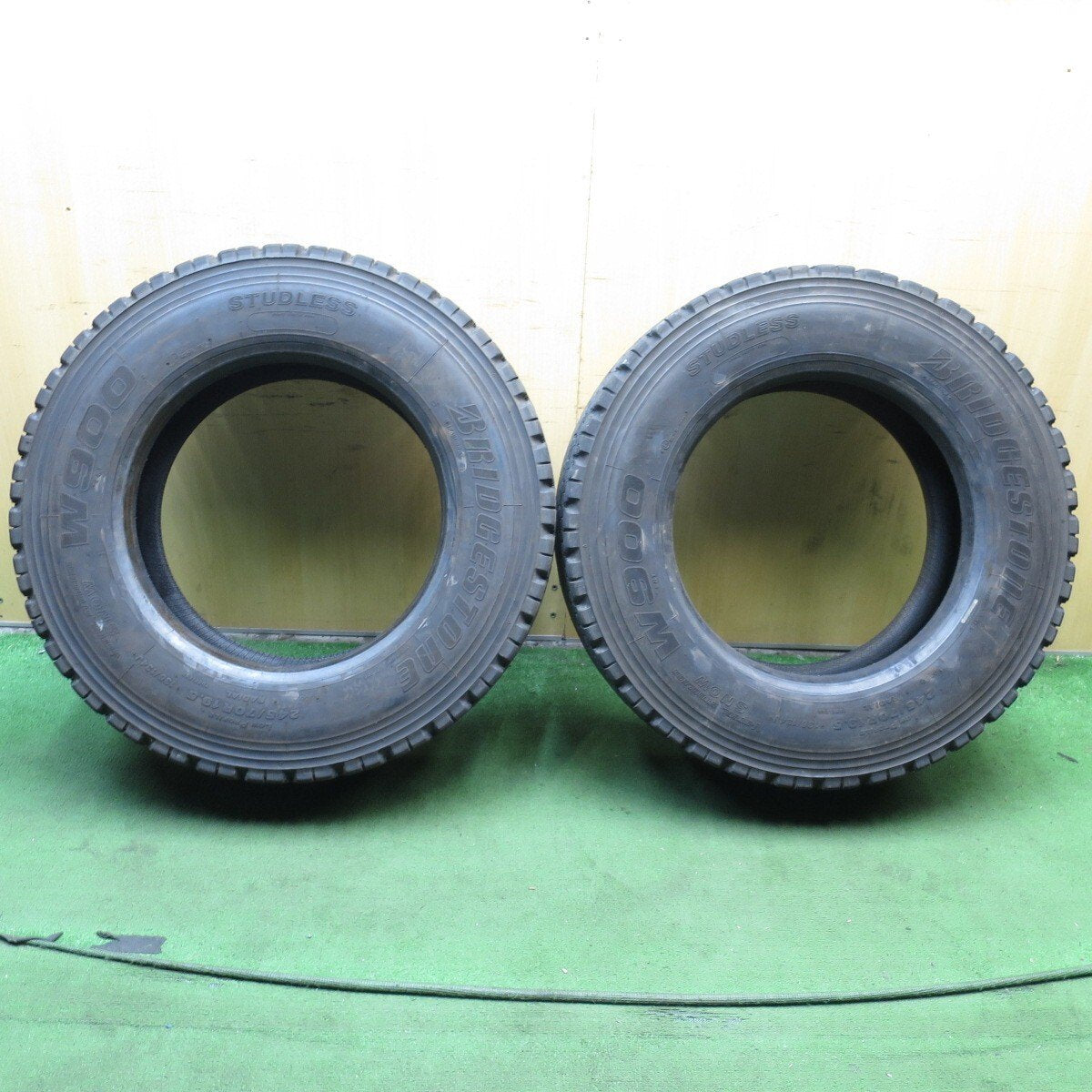 2本価格!20年★トラック タイヤ 245/70R19.5 136/134J スタッドレス ブリヂストン W900 19.5インチ★4052907クスタ