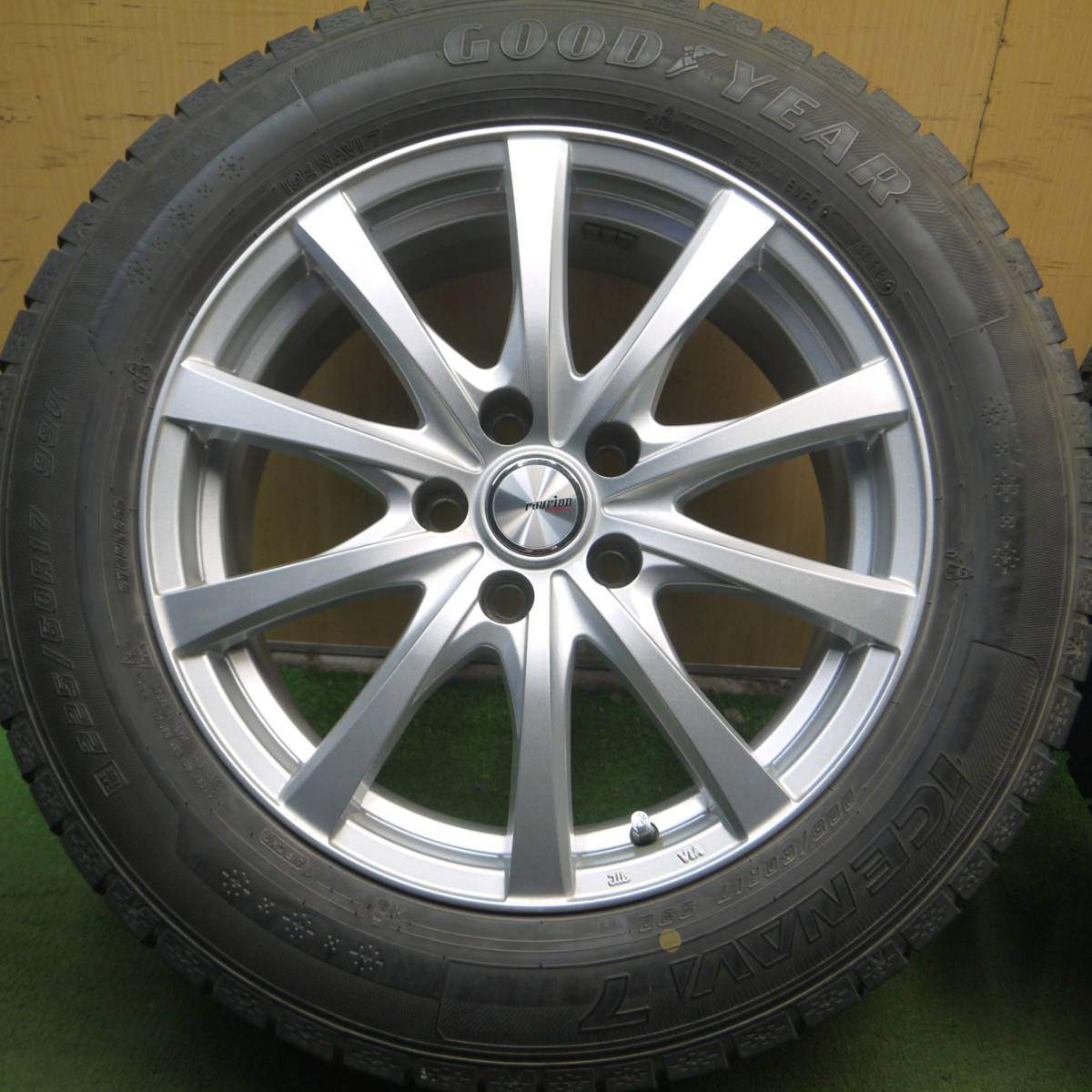 バリ溝!キレイ!8.5分★スタッドレス 225/60R17 グッドイヤー アイスナビ7 ravrion RS01 ラブリオン PCD114.3/5H★4021605Hス