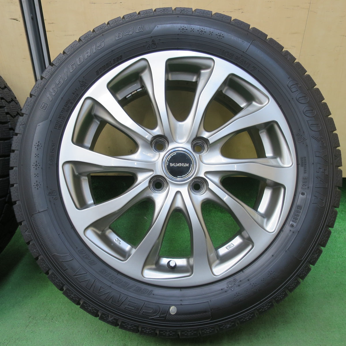 バリ溝!21年!キレイ!9分★スタッドレス 185/60R15 グッドイヤー アイスナビ7 BALMINUM バルミナ 15インチ PCD100/4H★5042908イス