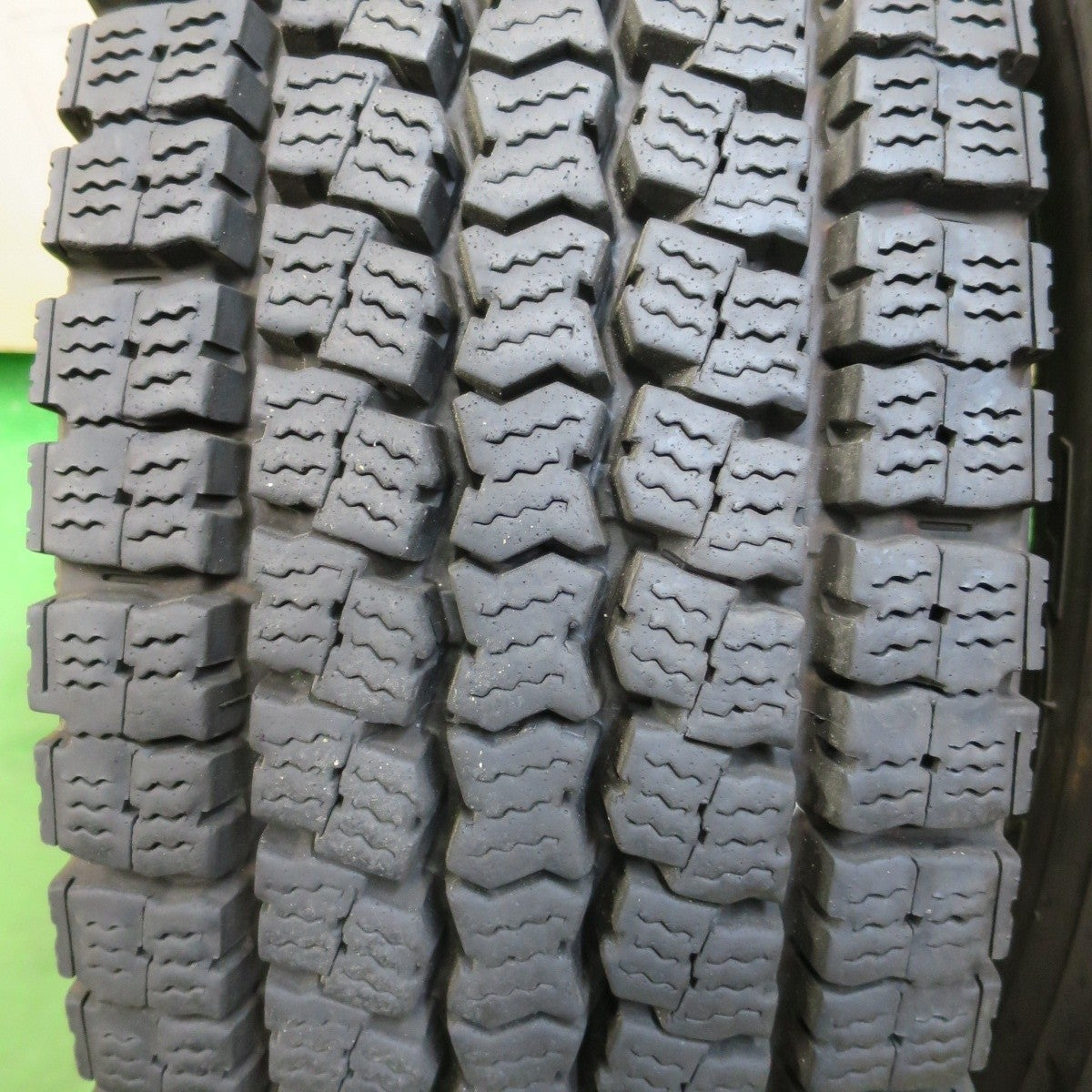 バリ溝!23年!9.5分!2本★トラック タイヤ 265/70R19.5 140/138J スタッドレス トーヨー M919 19.5インチ★5010608イスタ