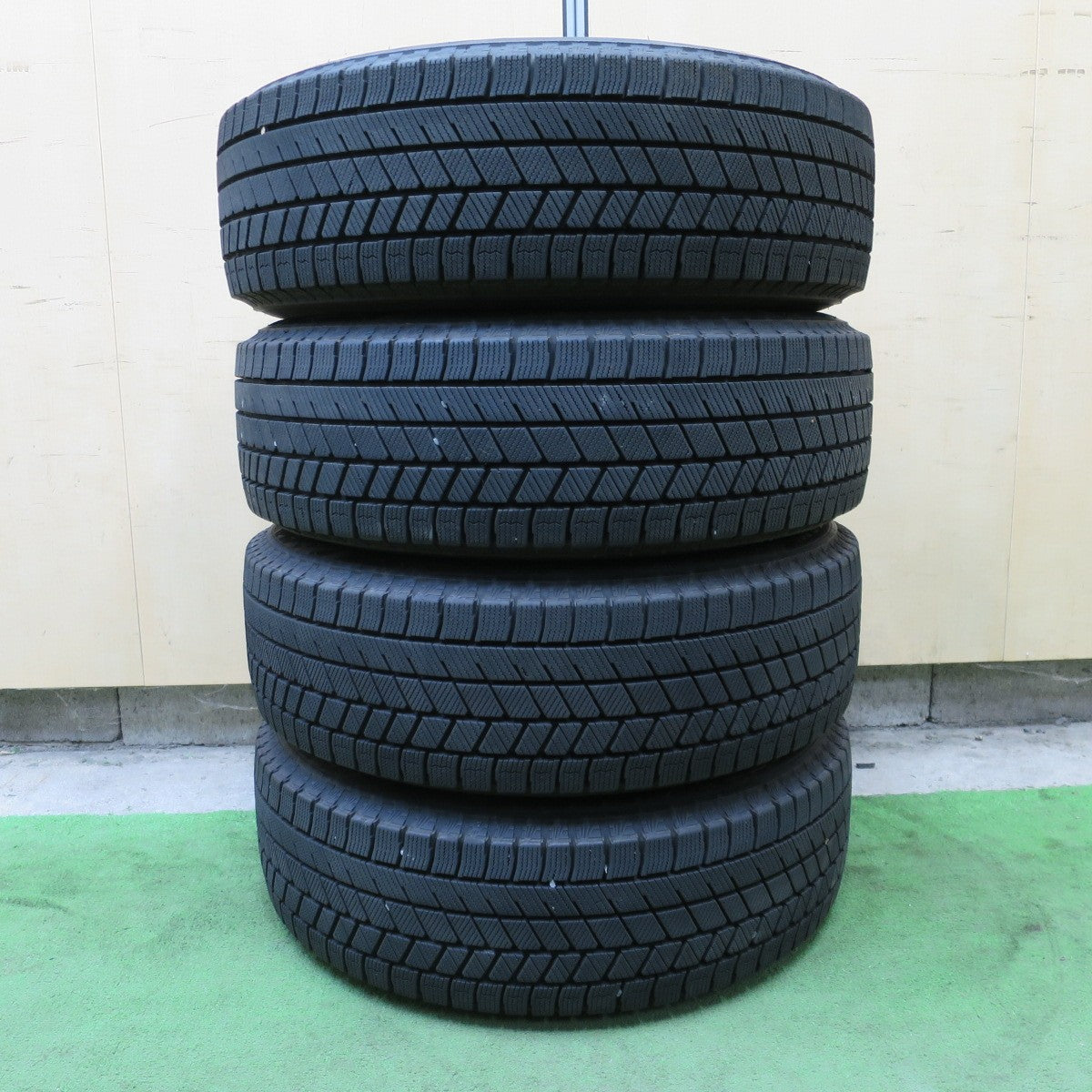 バリ溝!23年!キレイ!9.5分◎シエンタ 等 185/65R15 スタッドレス ブリヂストン ブリザック VRX3 BALMINUM AR12 バルミナ 15インチ PCD100/5H◎6101602NGス