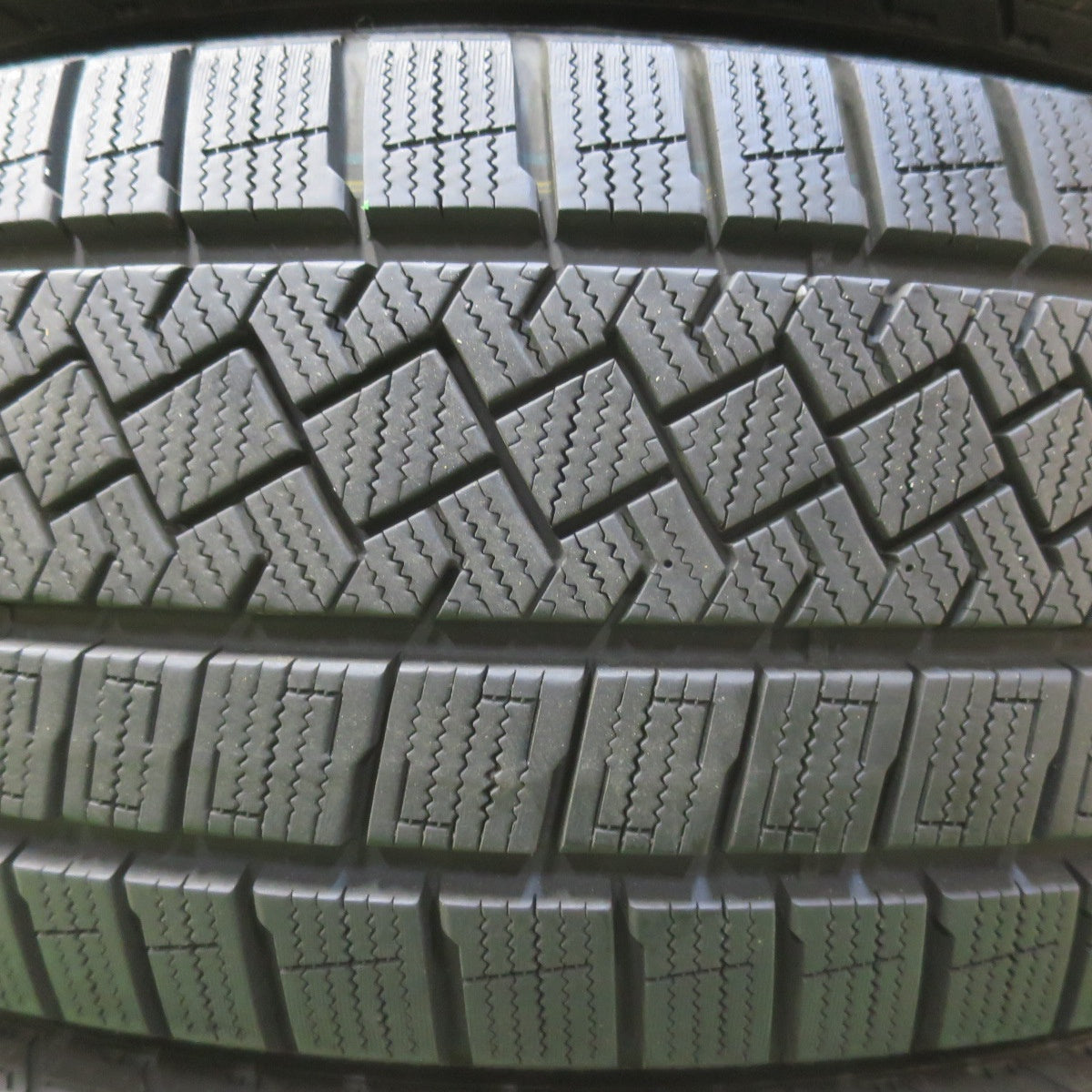 バリ溝!23年!9分★スタッドレス 225/65R17 ピレリ アイスゼロ アシンメトリコ タイヤ 17インチ ハリアー RAV4 CX-5 CX-8 エクストレイル 等★5111413イスタ