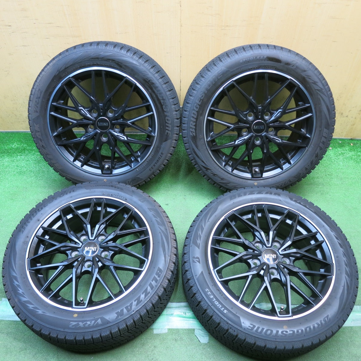 バリ溝!23年!キレイ!9.5分◎BMW MINI 等 EUROBAHN nurburg MTX 195/55R16 スタッドレス ブリヂストン ブリザック VRX2 ユーロバーン ニュルブルグ 16インチ PCD112/5H◎6101107HAス