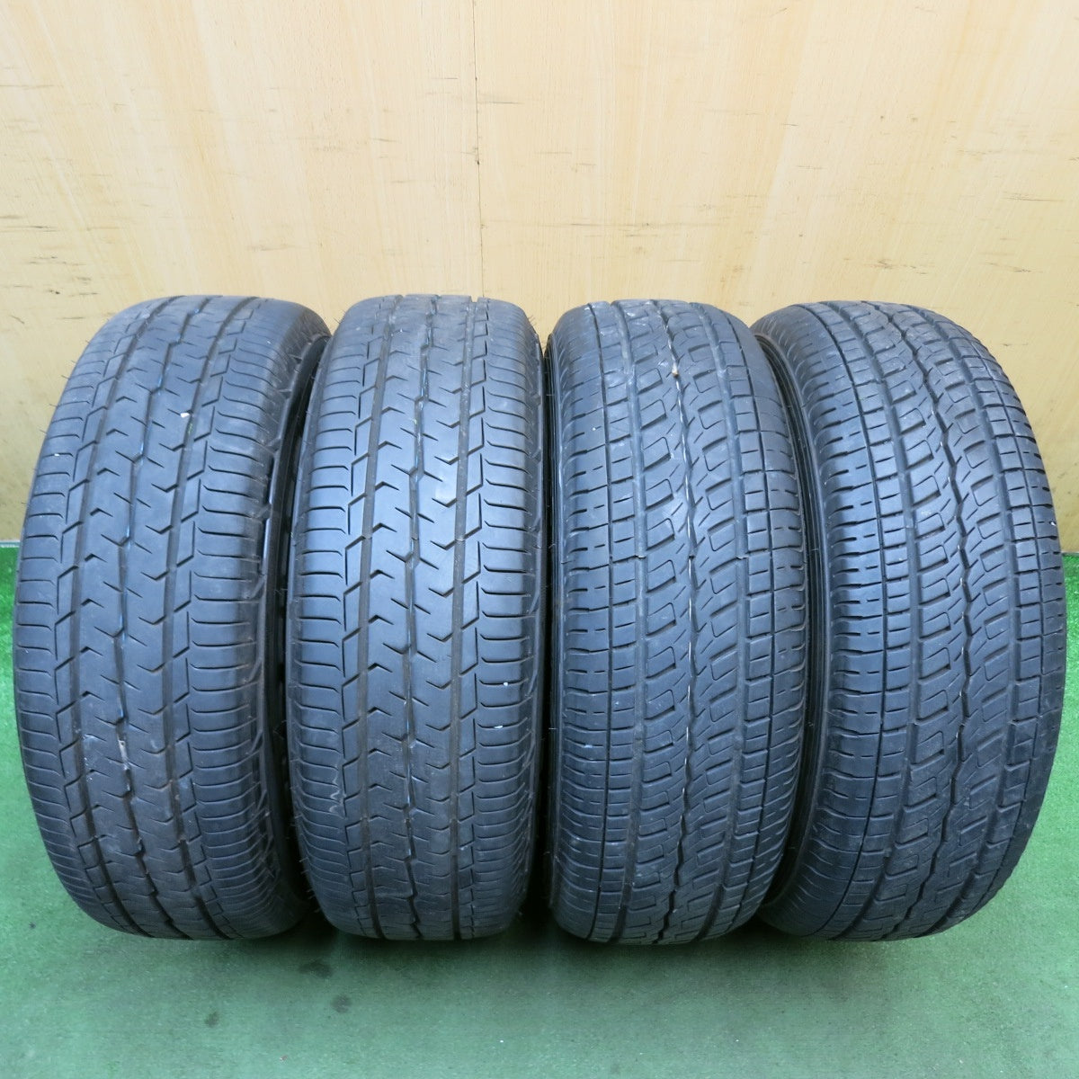 バリ溝!23年!9.5分◎FLEDERMAUS CUERVO8 215/65R16 トーヨー H20 H30 ホワイトレター フレーダーマウス クエルボ8 16インチ PCD139.7/6H◎6072503HAノ