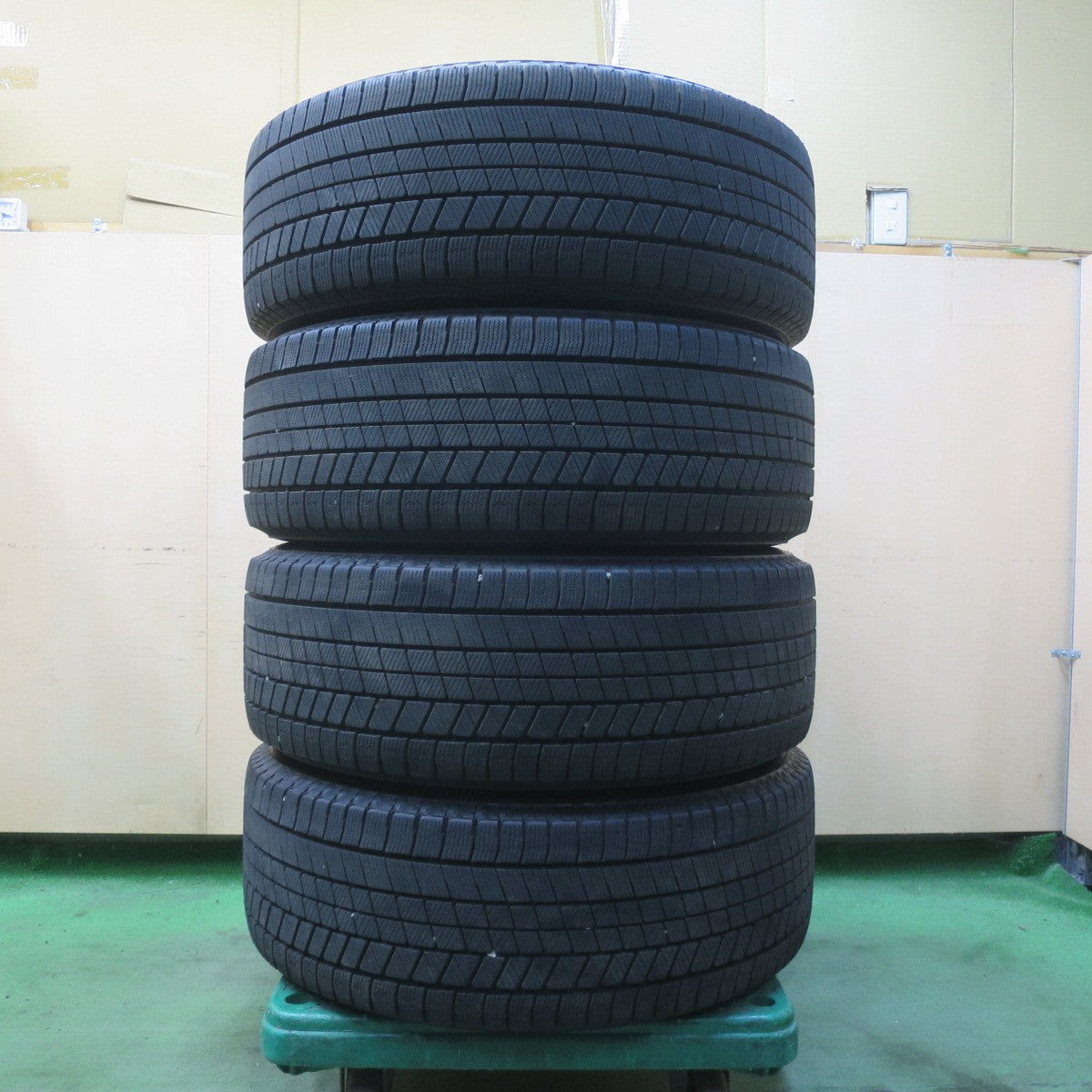 バリ溝!キレイ!9.5分★レクサス 等 235/55R19 スタッドレス ブリヂストン ブリザック VRX3 Lefinada レフィナーダ 19インチ PCD120/5H★6042306イス