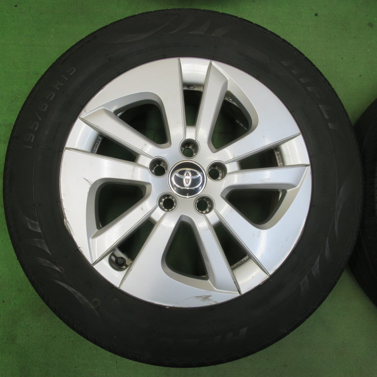 4本価格!22年★トヨタ 50系 プリウス 純正 195/65R15 ハイフライ HF201 15インチ PCD100/5H★5060503イノ