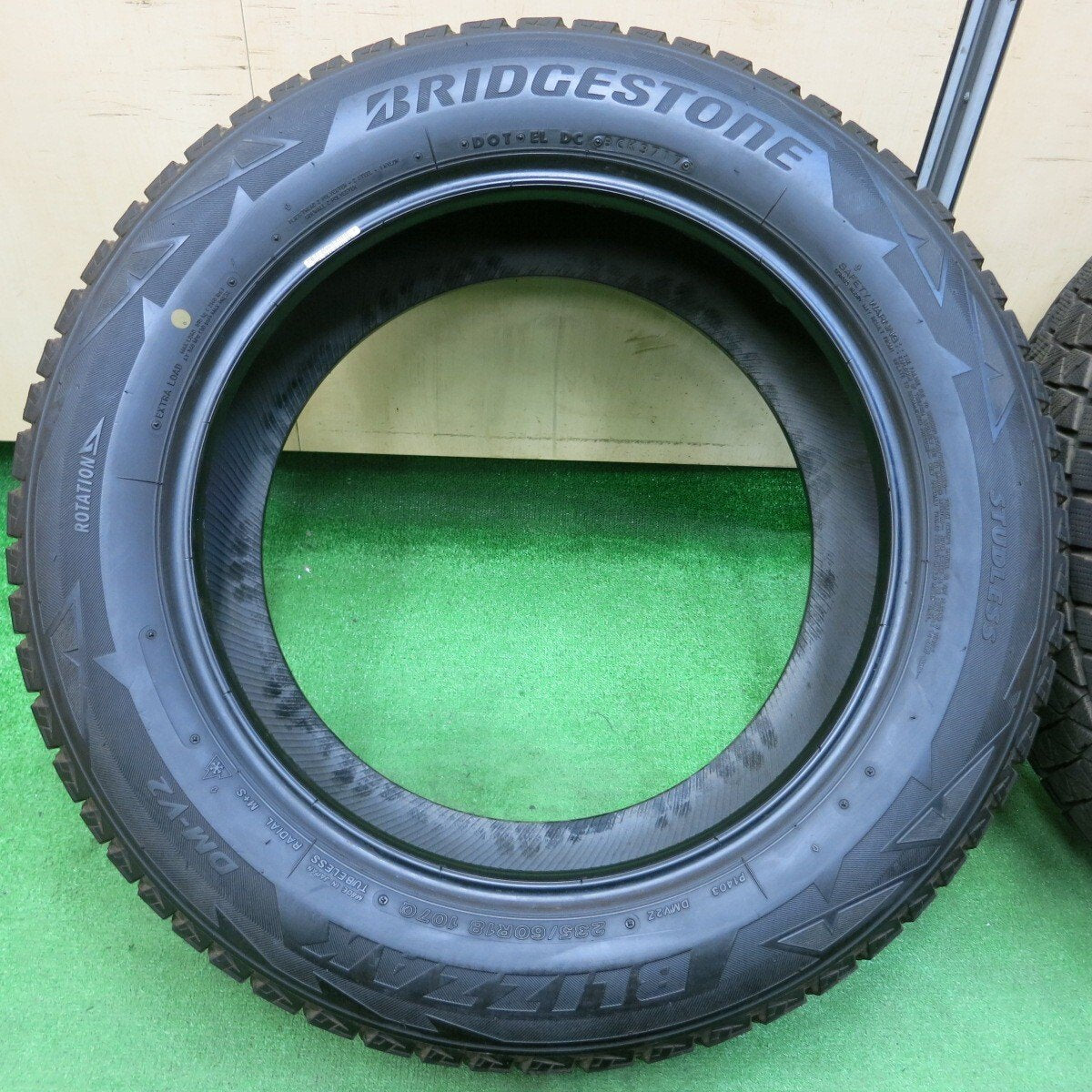バリ溝!8.5分★スタッドレス 235/60R18 ブリヂストン ブリザック DM-V2 レクサス RX CR-V エクストレイル等★4032712イスタ