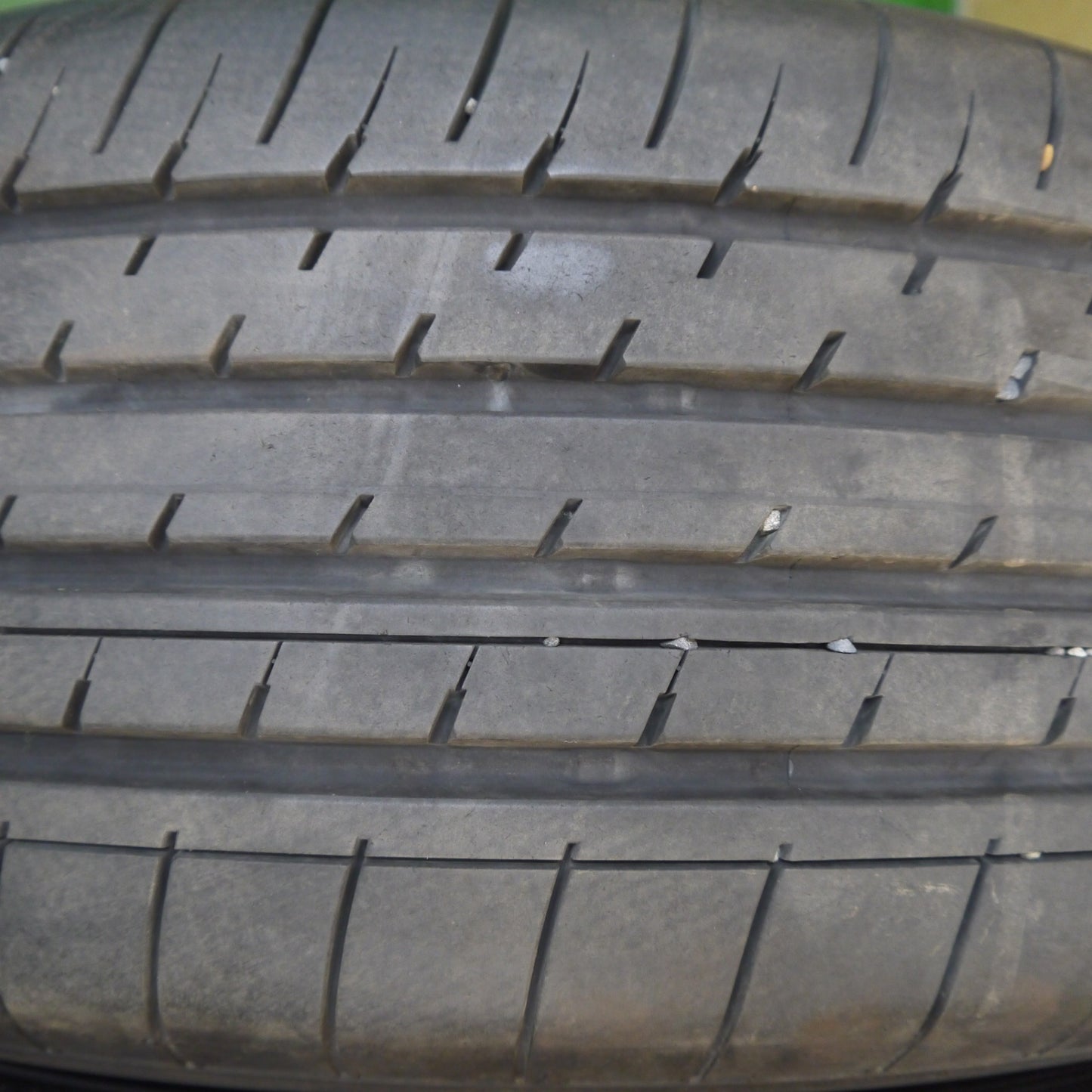 バリ溝!24年!キレイ!9.5分★ボルボ XC60 純正 235/60R18 ヨコハマ BluEarth-XT AE61 18インチ PCD108/5H★5090204Hノ