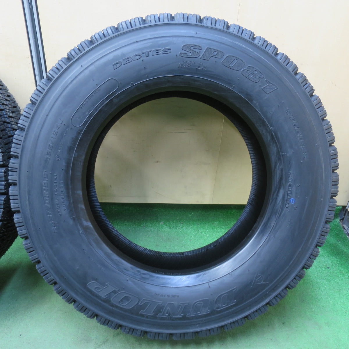 未使用!25年!2本★トラック タイヤ 245/70R19.5 136/134J スタッドレス ダンロップ デクテス SP081 DECTES 19.5インチ★5111602イスタ