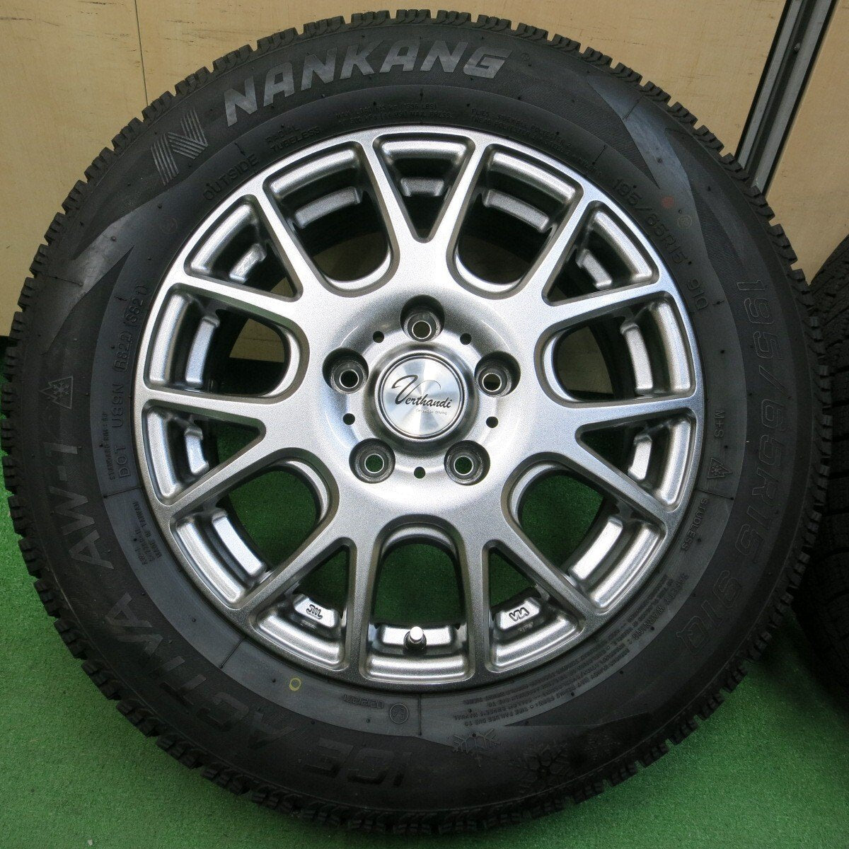 バリ溝!21年!綺麗!ほぼ10分★スタッドレス 195/65R15 ナンカン アイスアクティバ AW-1 Verthandi PCD114.3/5H★4041703イス