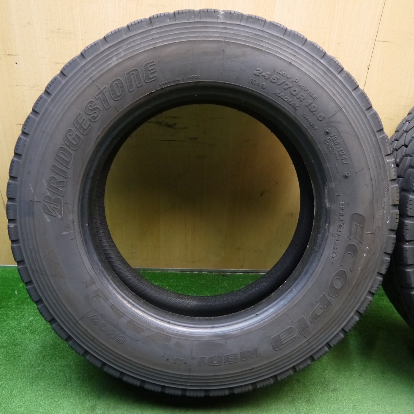 バリ溝!24年!8.5分!2本★トラック タイヤ 245/70R19.5 136/134J ブリヂストン エコピア M801 Ⅱ ミックス オールシーズン 19.5インチ★5061607KKノタ