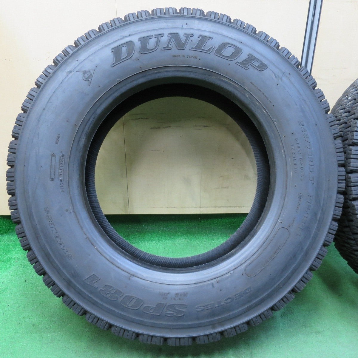 ほぼ未使用 20年★トラック タイヤ 245/70R19.5 136/134J スタッドレス ダンロップ デクテス SP081 19.5インチ★4102107イスタ