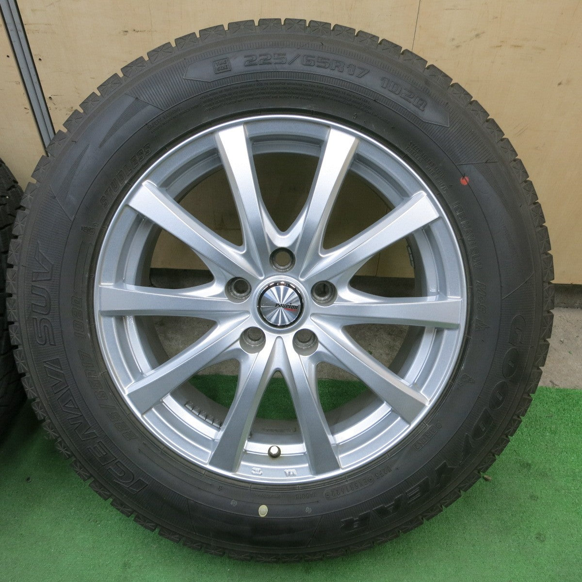 バリ溝!22年!キレイ!9.5分以上★スタッドレス 225/65R17 グッドイヤー アイスナビ SUV ravrion RS01 ラブリオン 17インチ PCD114.3/5H★5050204ナス