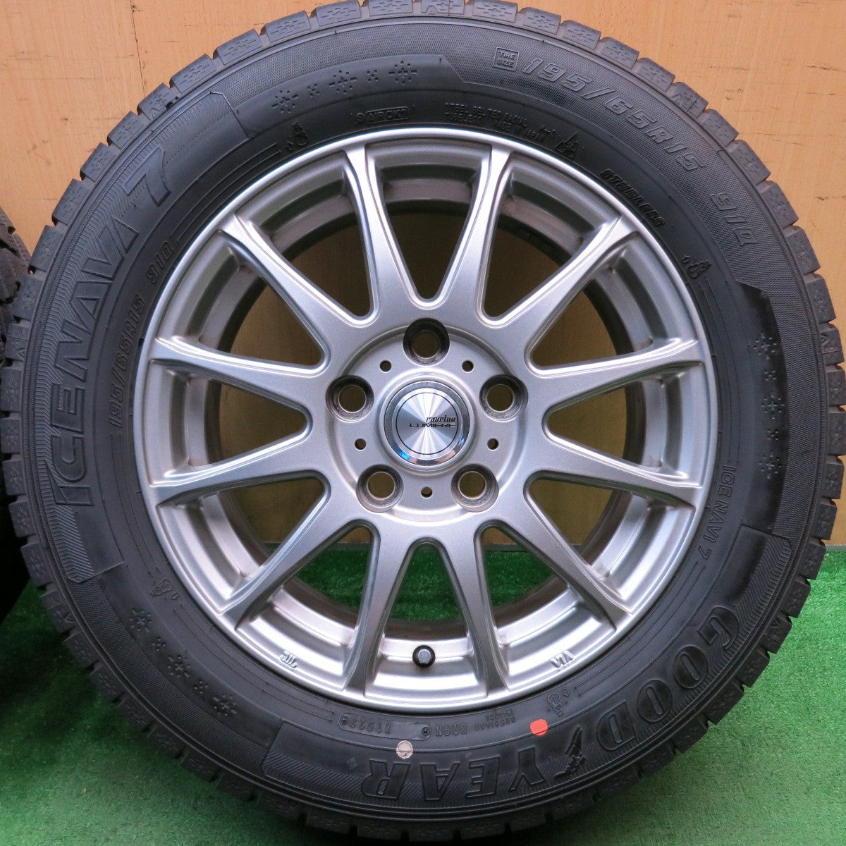 バリ溝!23年!キレイ!9.5分★スタッドレス 195/65R15 グッドイヤー アイスナビ7 ravrion LUMIERE ラブリオン 15インチ PCD114.3/5H★5052503HAス