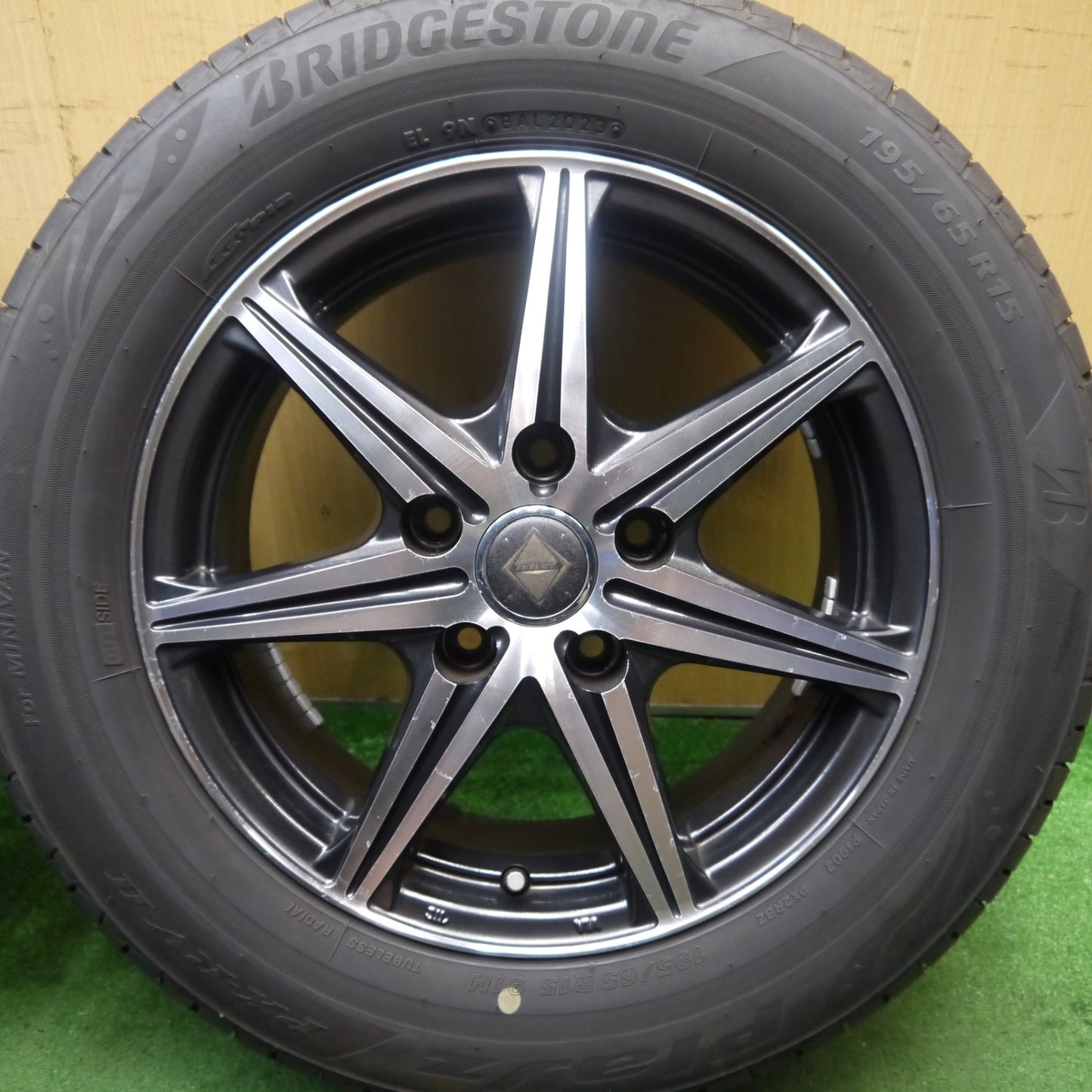 バリ溝!23年!9.5分★195/65R15 ブリヂストン プレイズ PX-RV2 RiZLEY ライツレー 15インチ PCD114.3/5H★5072203Hノ