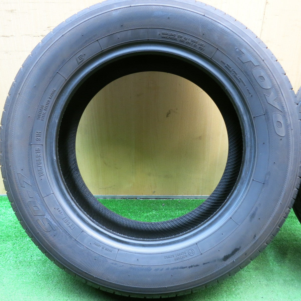 バリ溝!22年!9.5分★195/65R15 トーヨー SD-7 タイヤ 15インチ エスクァイア プリウス セレナ ノア ヴォクシー 等★5071712HAノタ