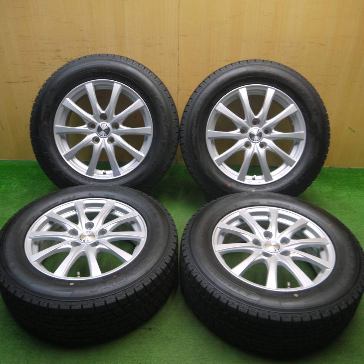 超バリ溝!23年!キレイ!ほぼ10分★40系 アルファード 等 225/65R17 スタッドレス グッドイヤー アイスナビ SUV ravrion RS01 ラブリオン 17インチ PCD120/5H★5030312Hス
