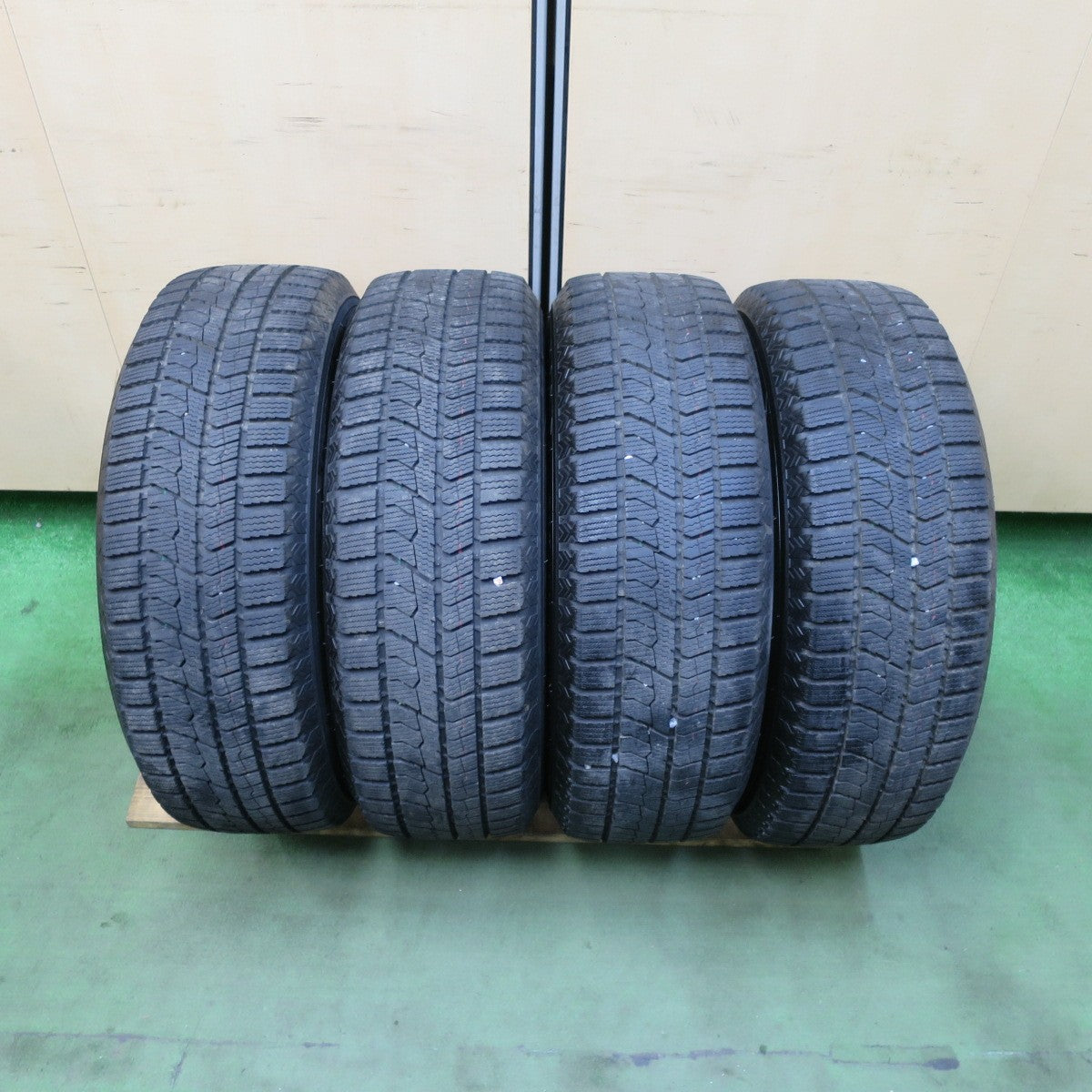 バリ溝!21年!キレイ!9.5分★スタッドレス 205/65R16 トーヨー オブザーブ GIZ2 SIBILLA NEXT W5 シビラ 16インチ PCD114.3/5H★5111206TTス