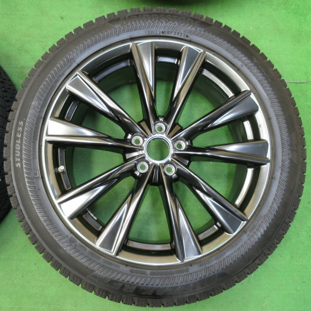 センサー付 バリ溝 21年 綺麗 9.5分★レクサス NX Fスポーツ 純正 235/50R20 スタッドレス BS RFT PCD114.3/5H★4072107イス