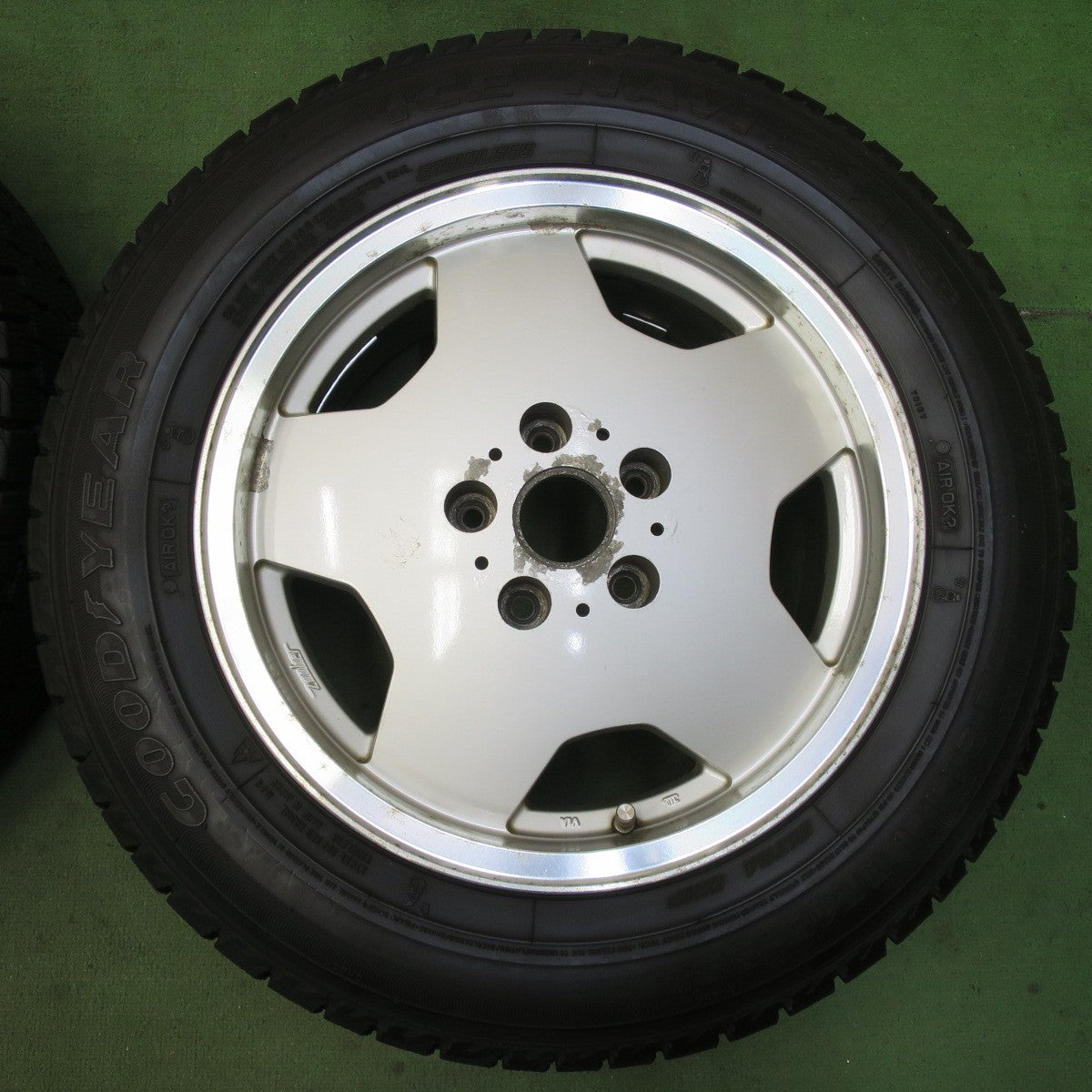 バリ溝!9.5分★スタッドレス 215/60R16 グッドイヤー アイスナビ ZEA Zauber ザウバー 16インチ PCD114.3/5H★5093015イス