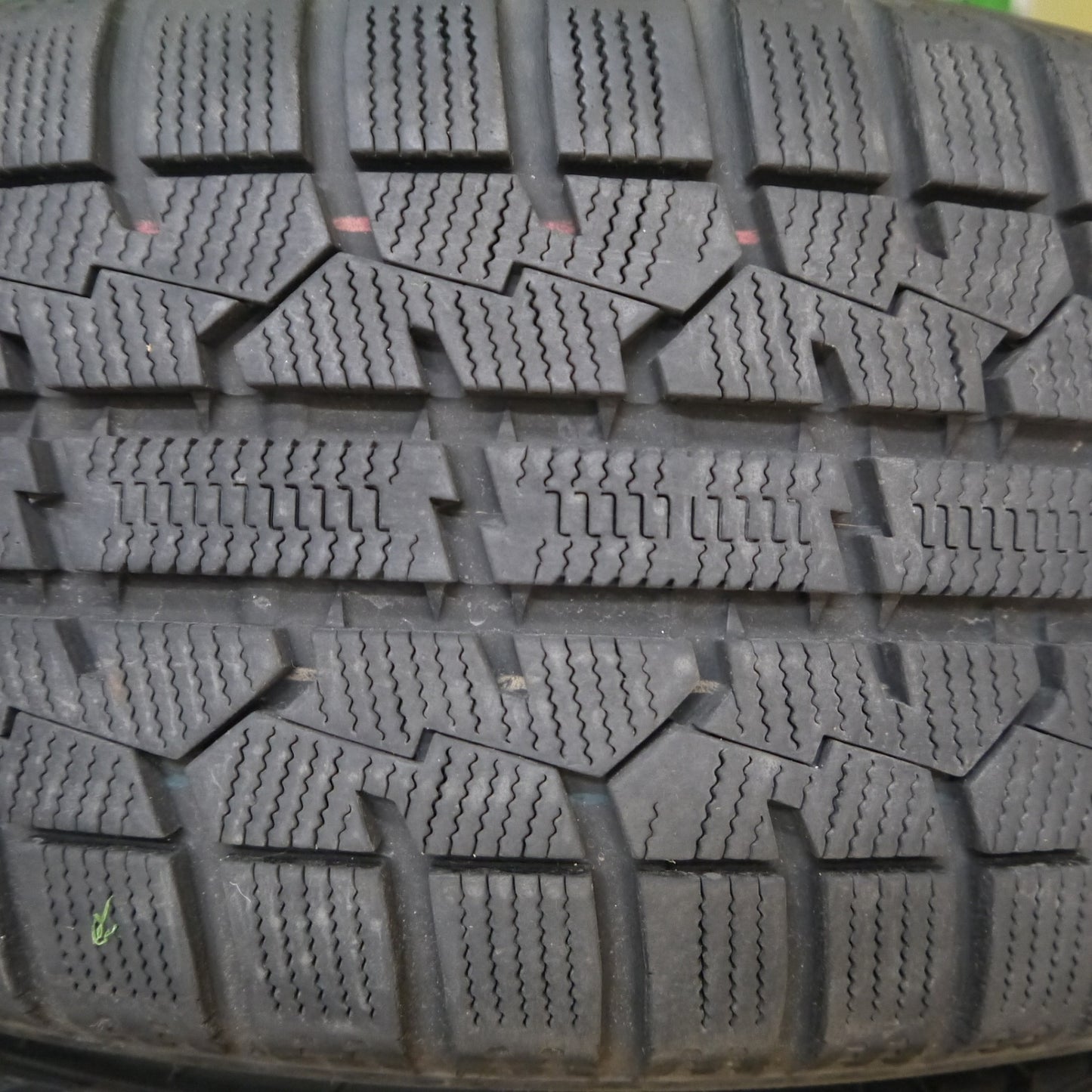 バリ溝!キレイ!9.5分★インプレッサ 等 205/50R17 スタッドレス トーヨー ガリット GIZ DIOS es9 PREMIUM LIGHT 17インチ PCD100/5H★5042803Hス